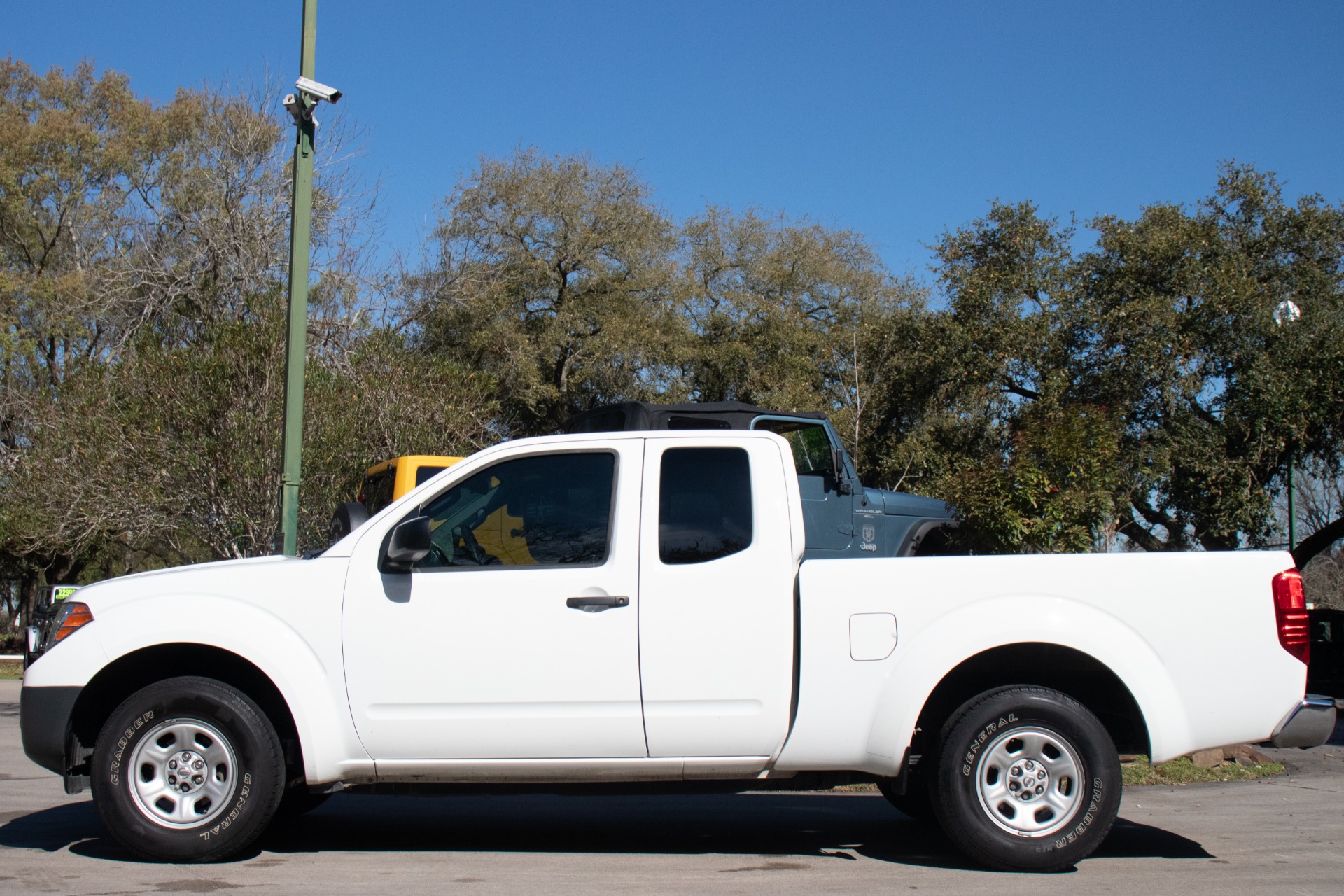 Used-2016-Nissan-Frontier-S