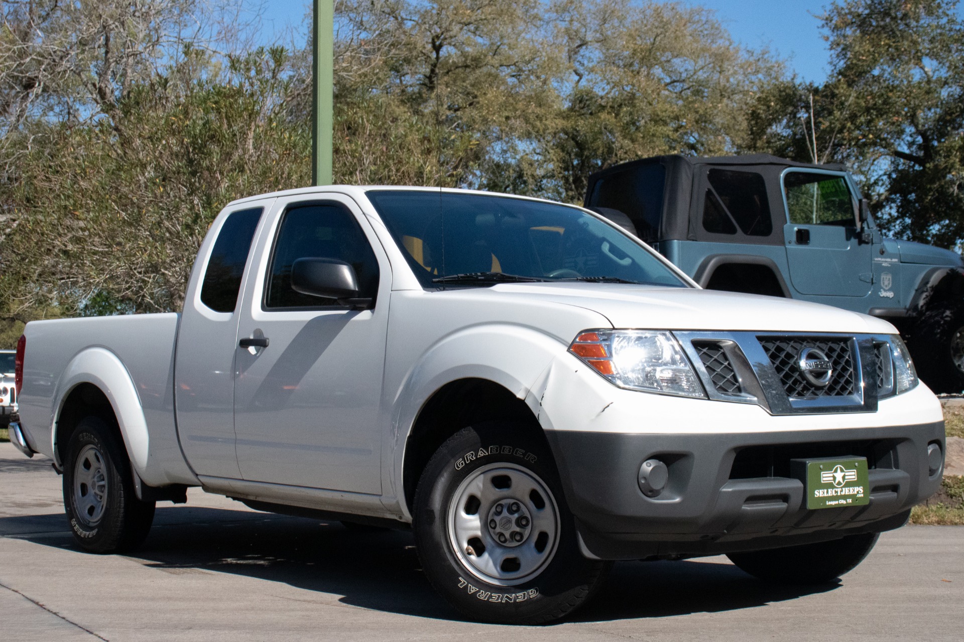 Used-2016-Nissan-Frontier-S