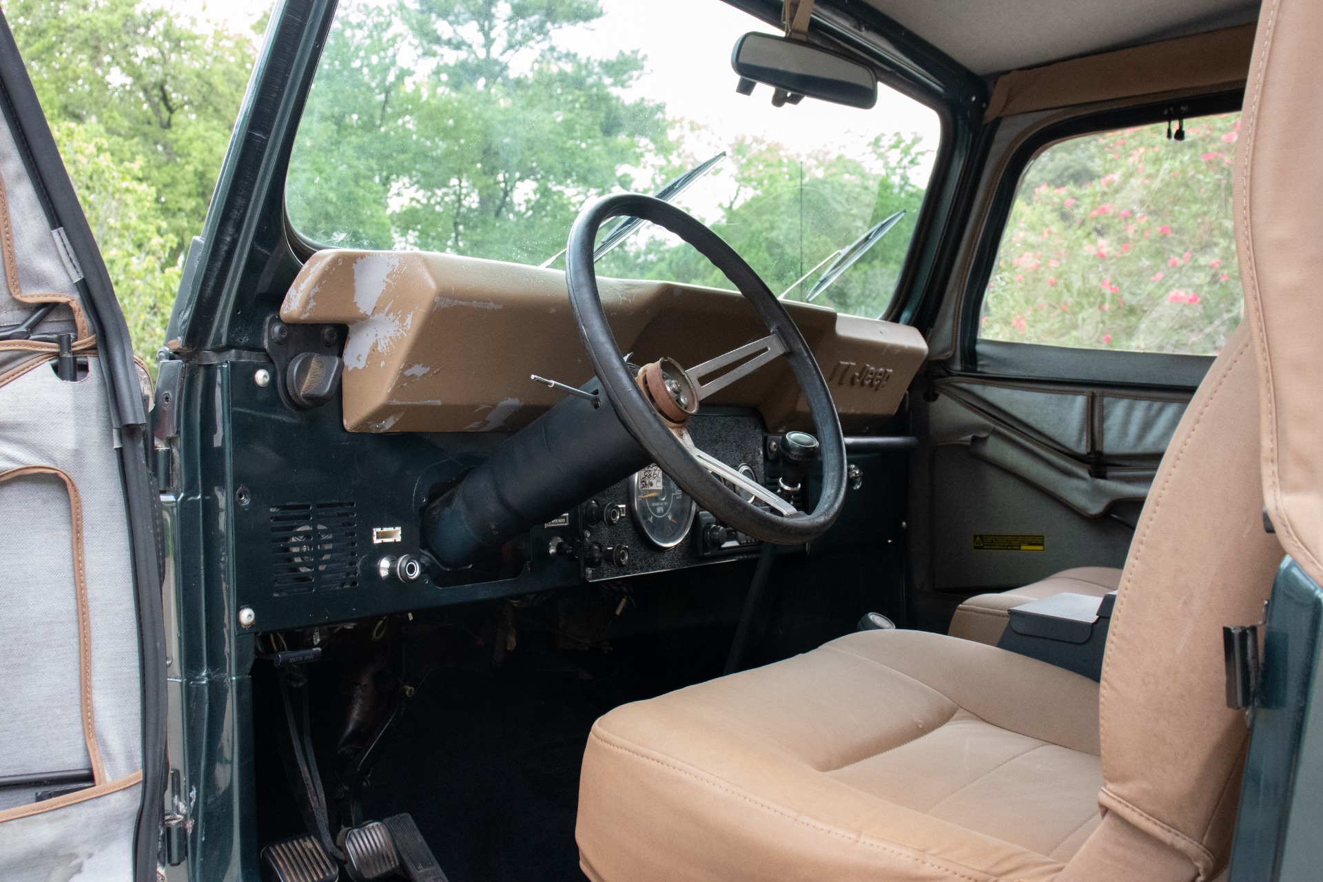 Used-1985-Jeep-CJ-7-Laredo