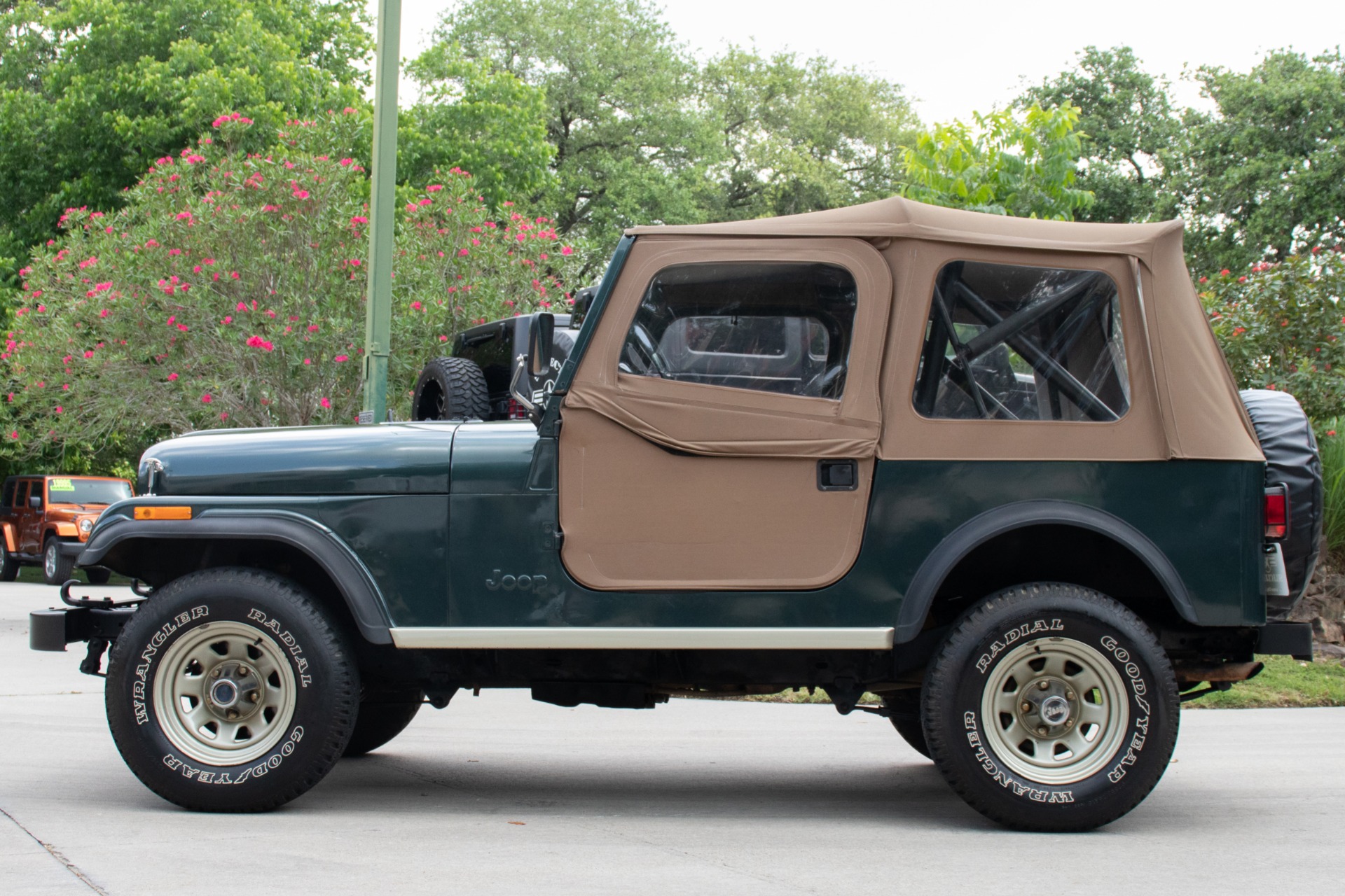 Used-1985-Jeep-CJ-7-Laredo