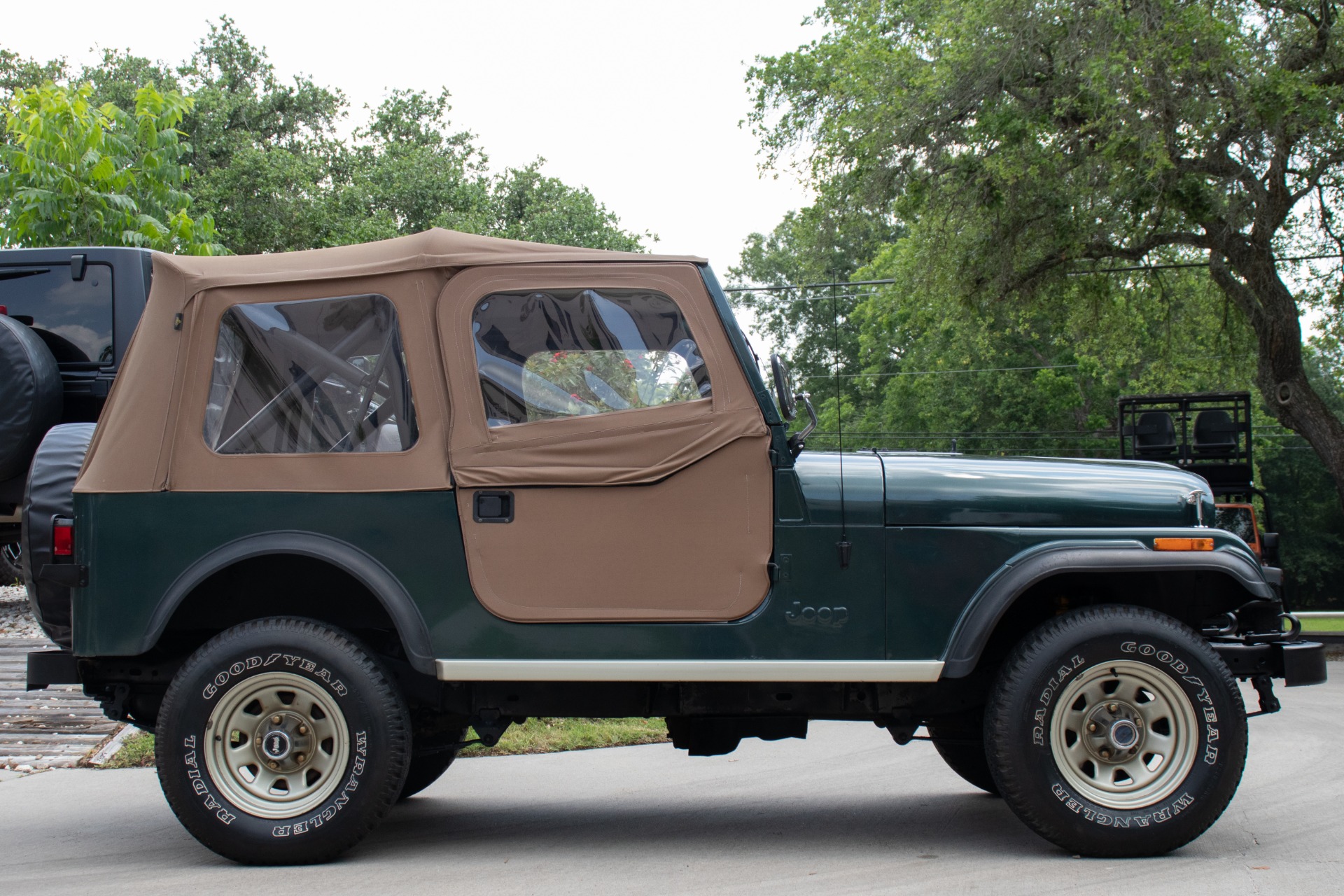 Used-1985-Jeep-CJ-7-Laredo