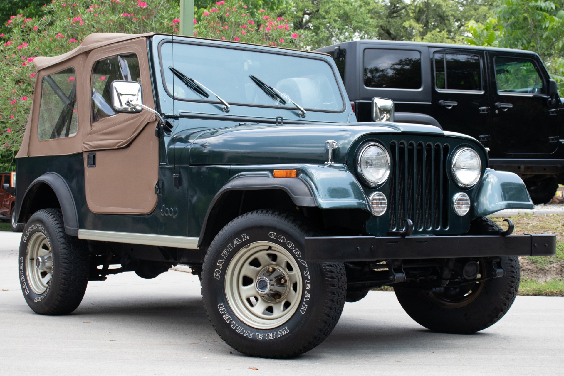 Used-1985-Jeep-CJ-7-Laredo