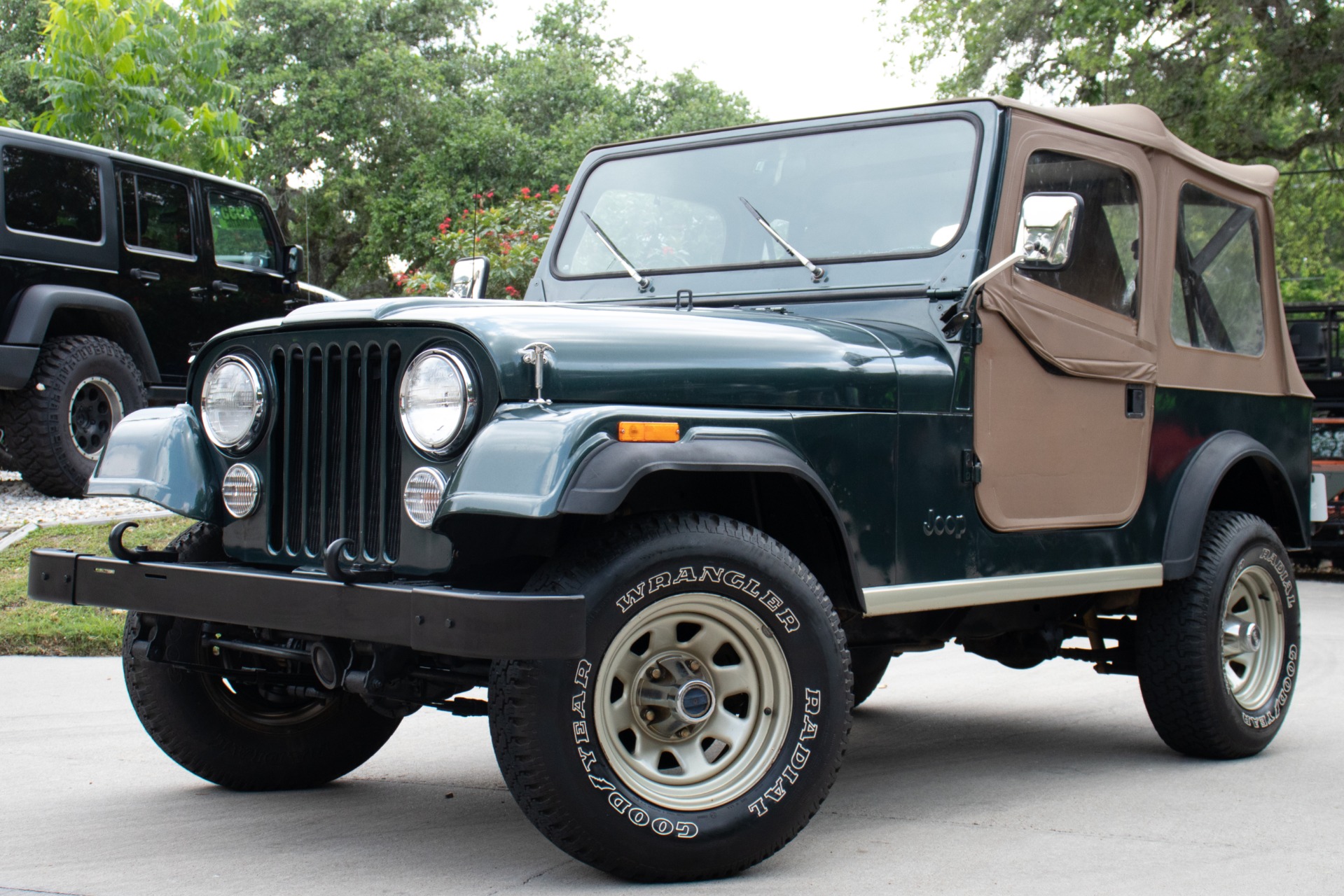 Used-1985-Jeep-CJ-7-Laredo