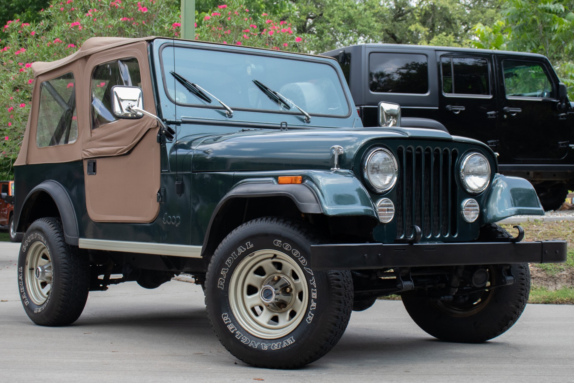 Used-1985-Jeep-CJ-7-Laredo