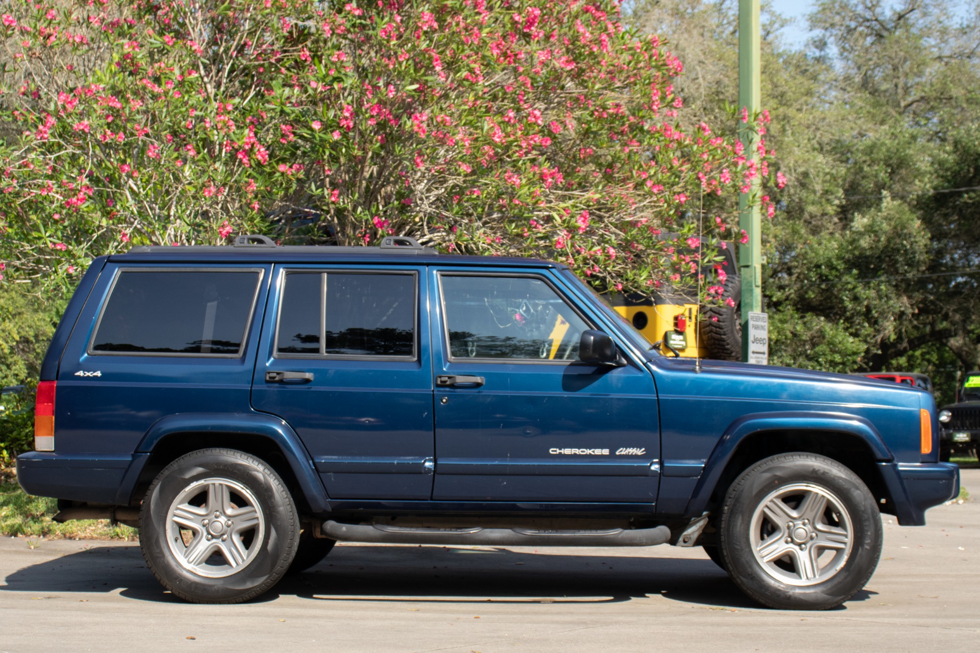 Used-2000-Jeep-Cherokee-Classic