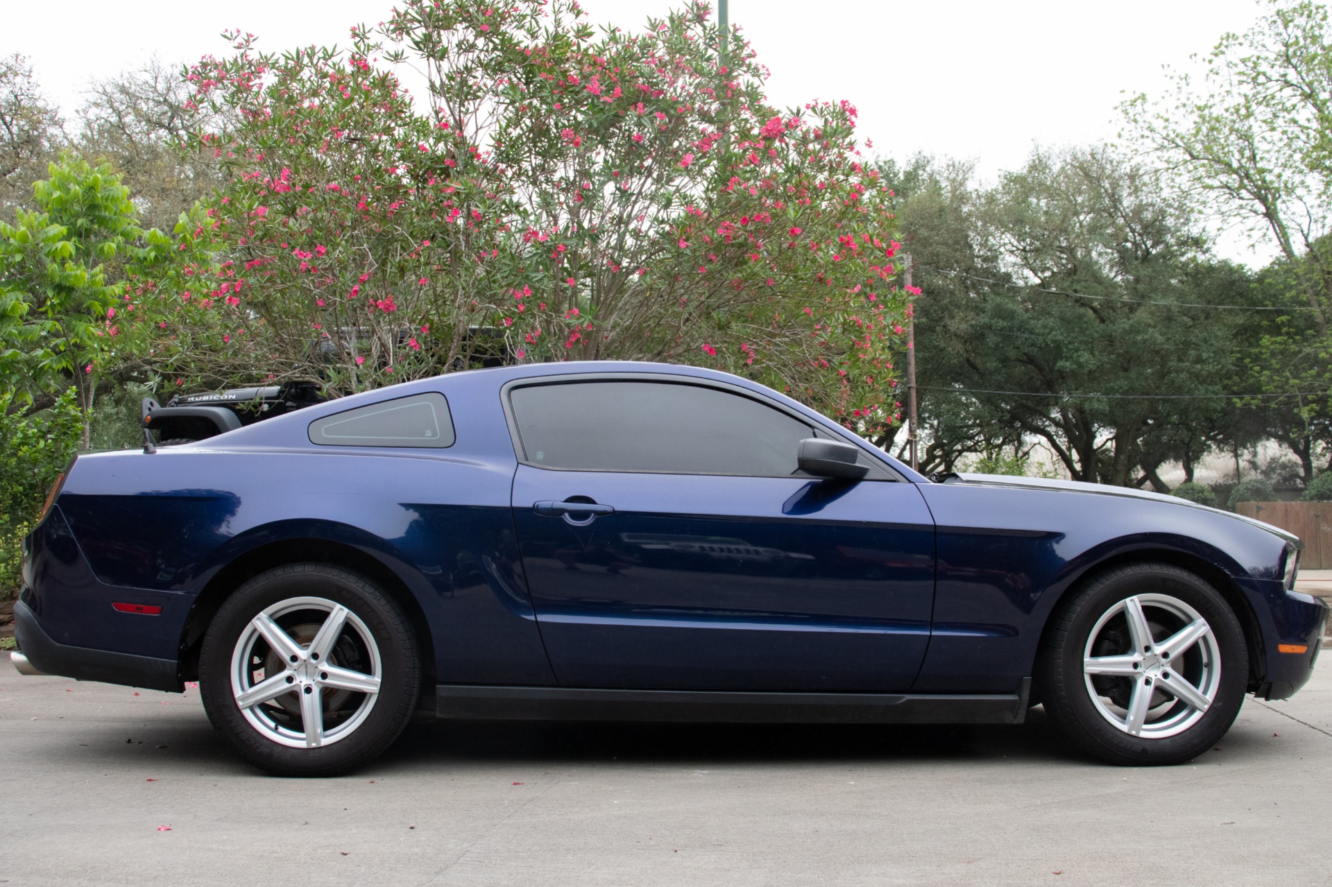 Used-2010-Ford-Mustang-V6