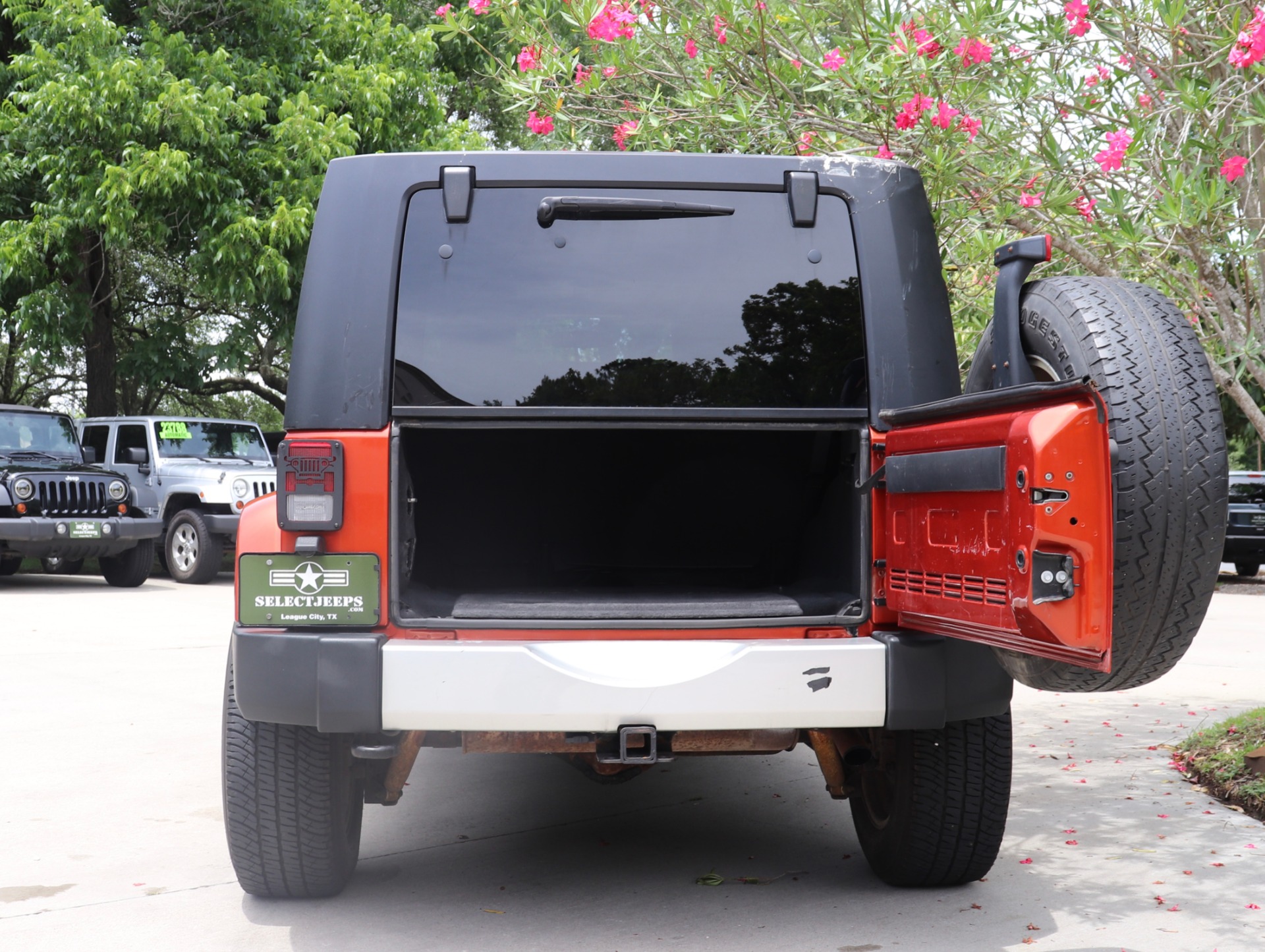 Used-2009-Jeep-Wrangler-Unlimited-Sahara