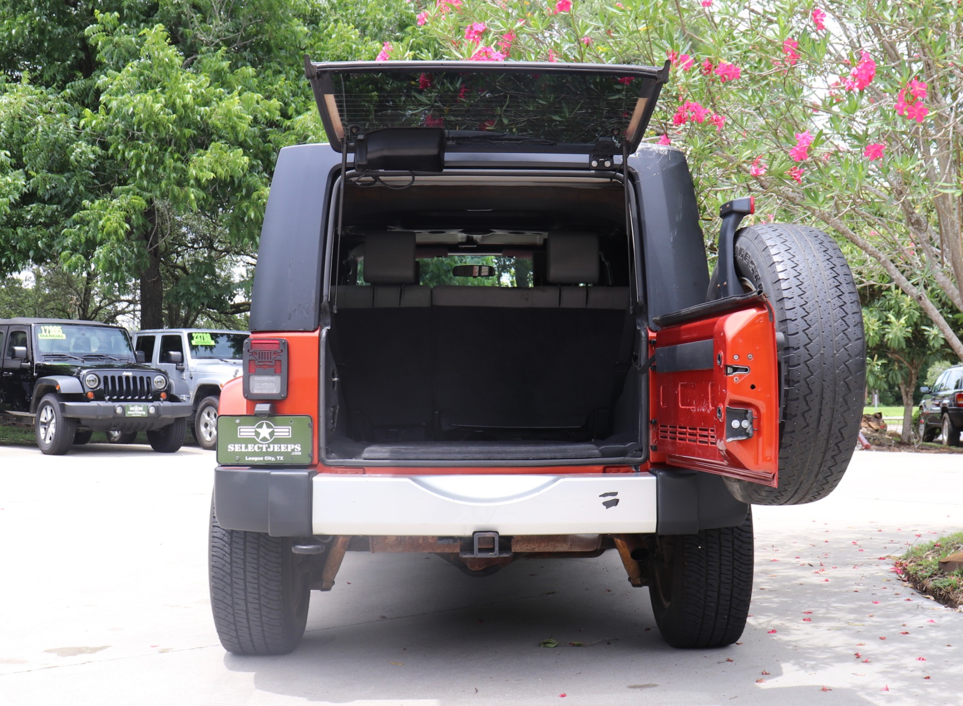 Used-2009-Jeep-Wrangler-Unlimited-Sahara