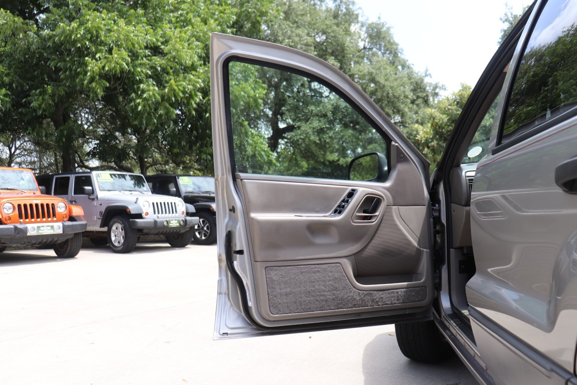 Used-2001-Jeep-Grand-Cherokee-Laredo