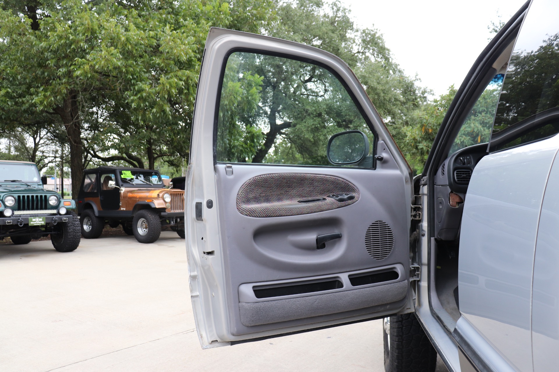 Used-2001-Dodge-Ram-Pickup-2500-ST