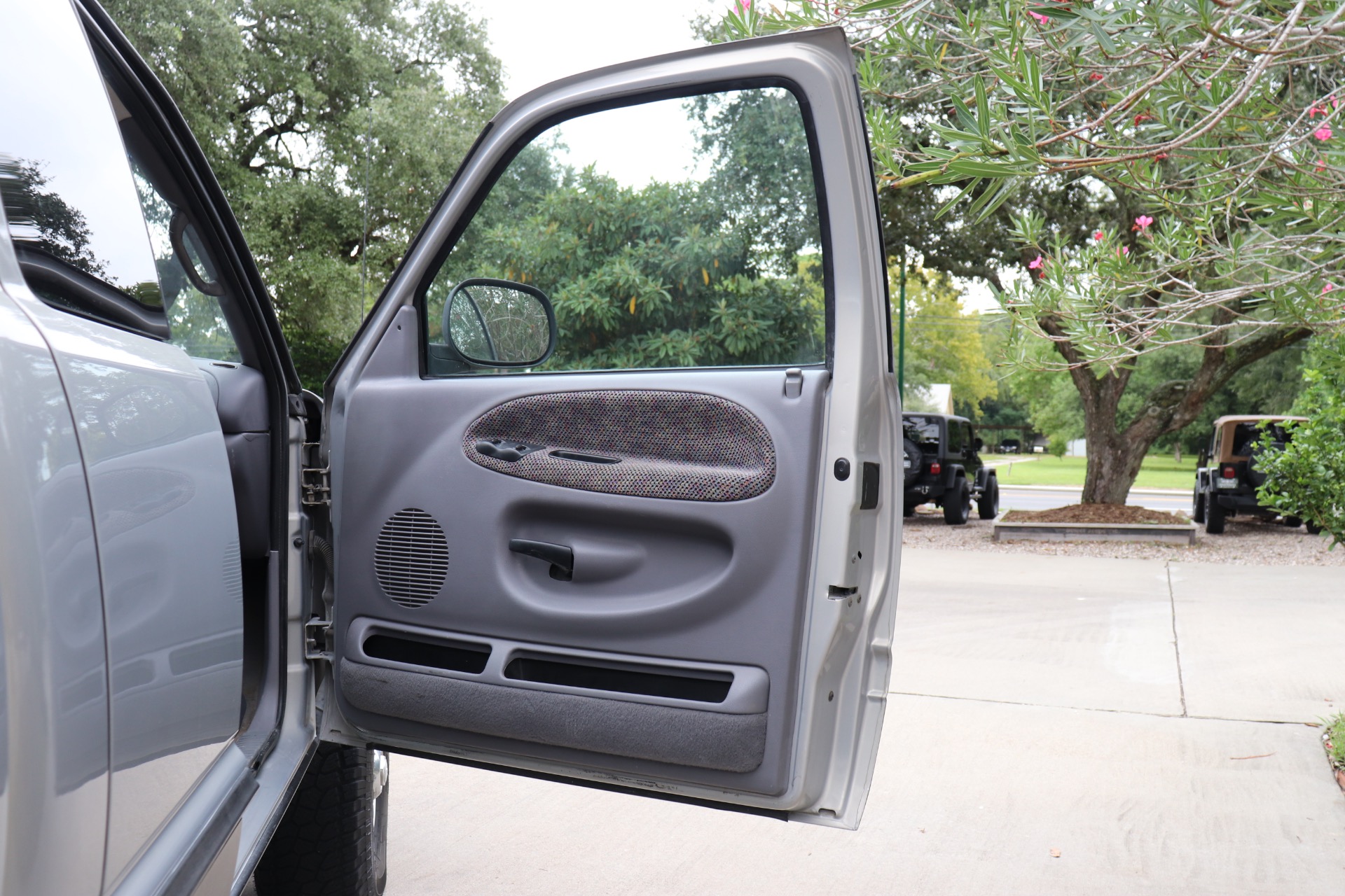 Used-2001-Dodge-Ram-Pickup-2500-ST