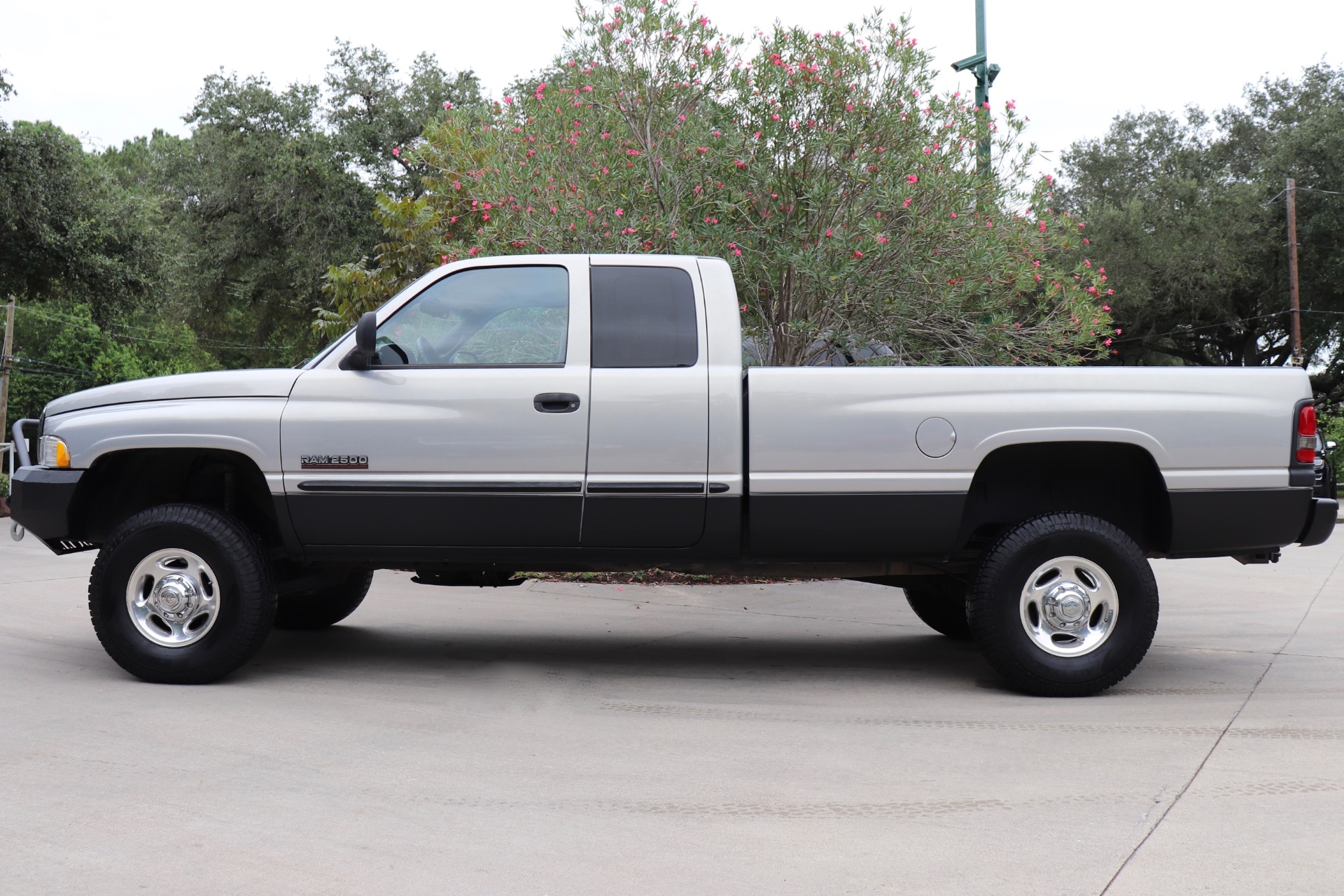 Used-2001-Dodge-Ram-Pickup-2500-ST