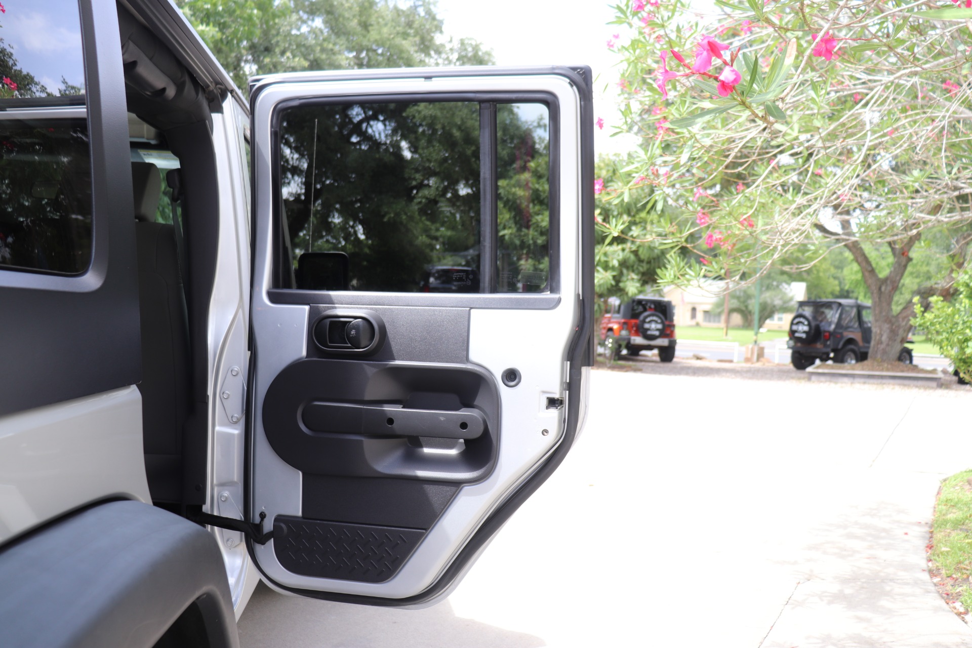 Used-2009-Jeep-Wrangler-Unlimited-X