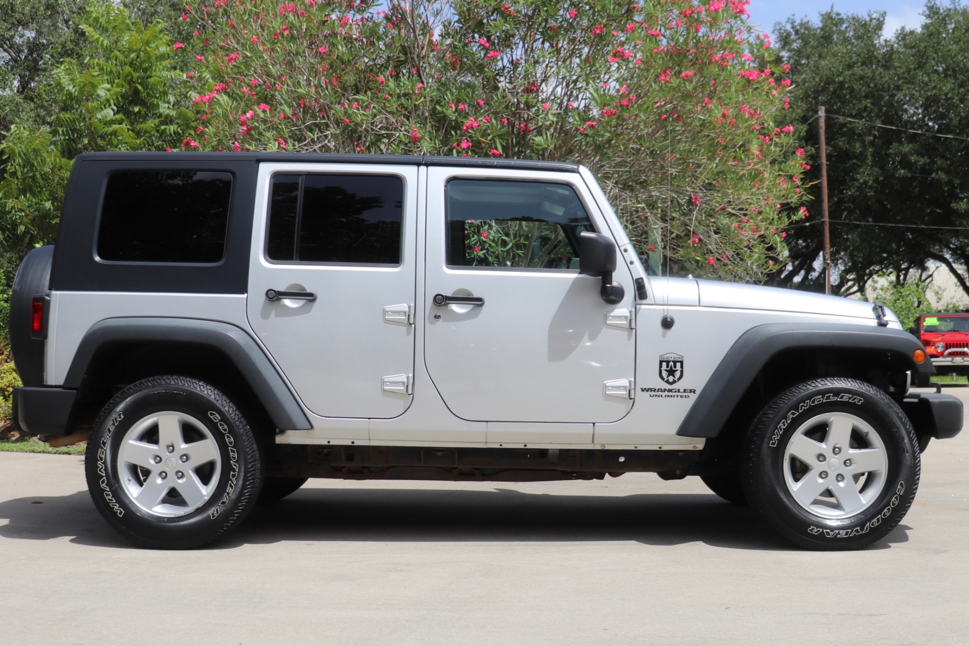 Used-2009-Jeep-Wrangler-Unlimited-X