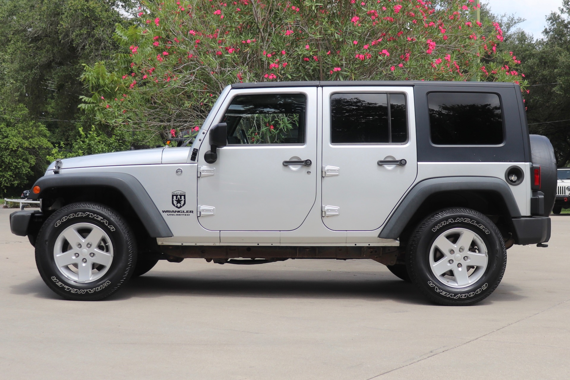 Used-2009-Jeep-Wrangler-Unlimited-X