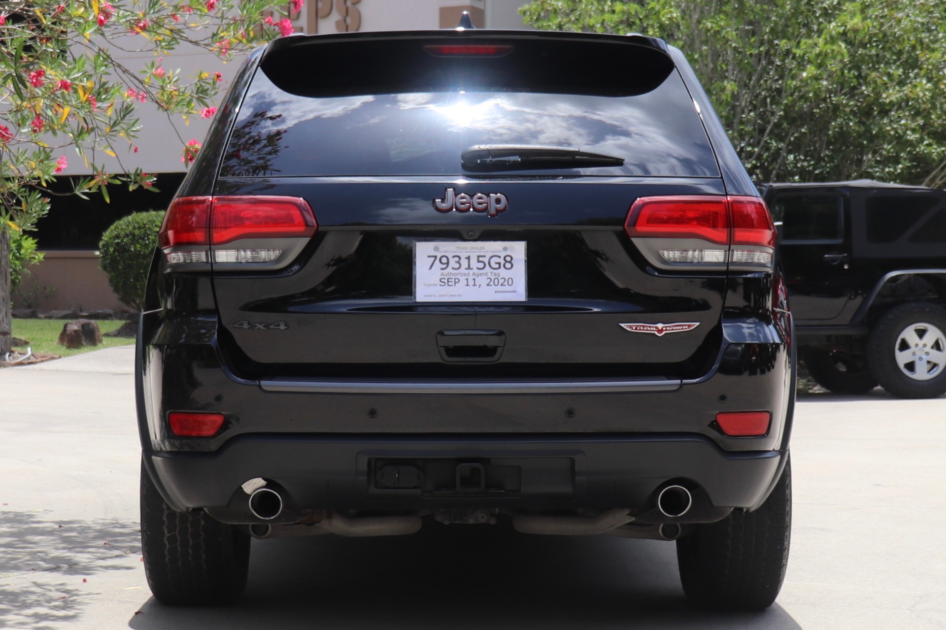 Used-2017-Jeep-Grand-Cherokee-Trailhawk