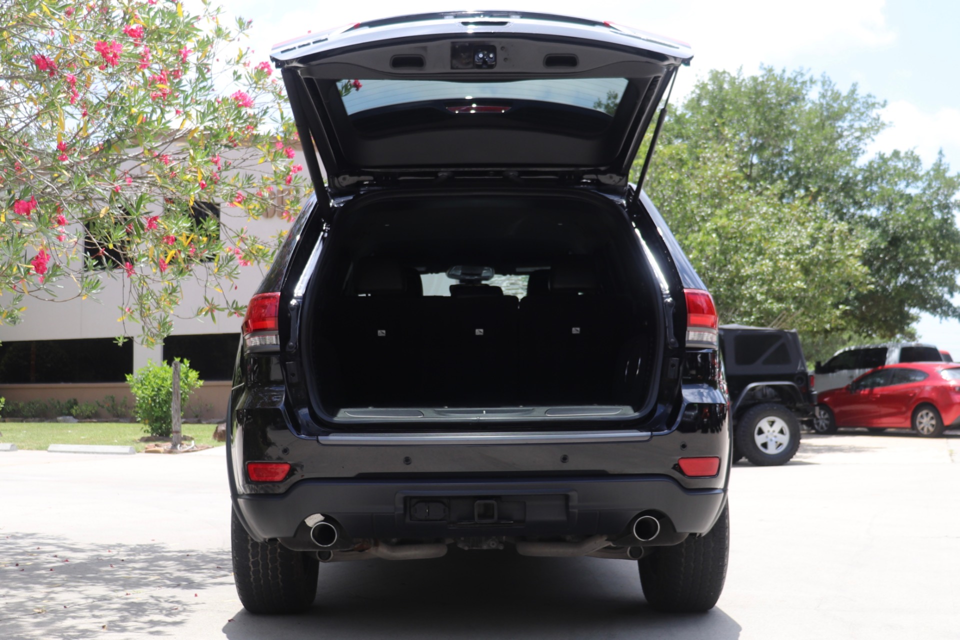 Used-2017-Jeep-Grand-Cherokee-Trailhawk