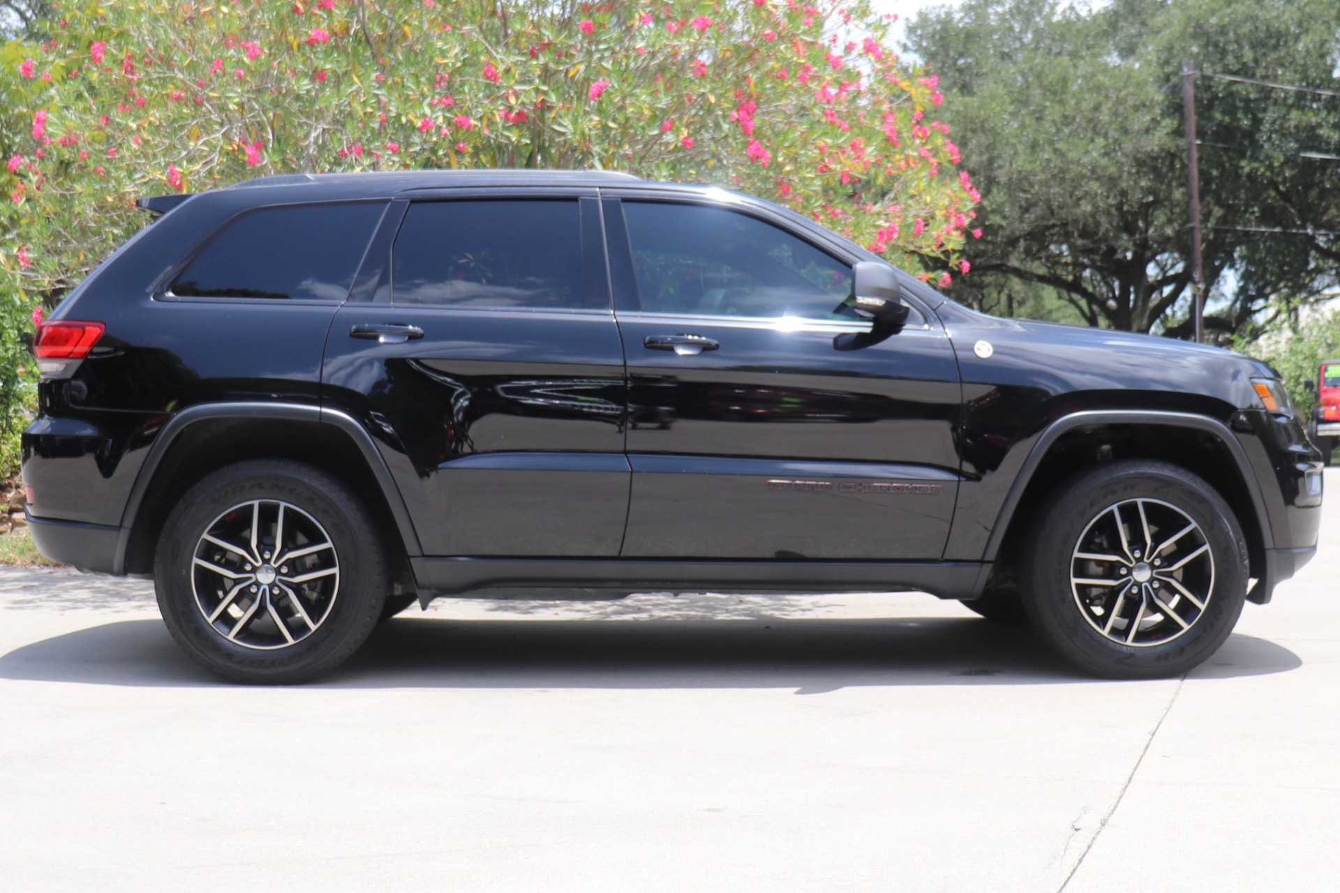 Used-2017-Jeep-Grand-Cherokee-Trailhawk