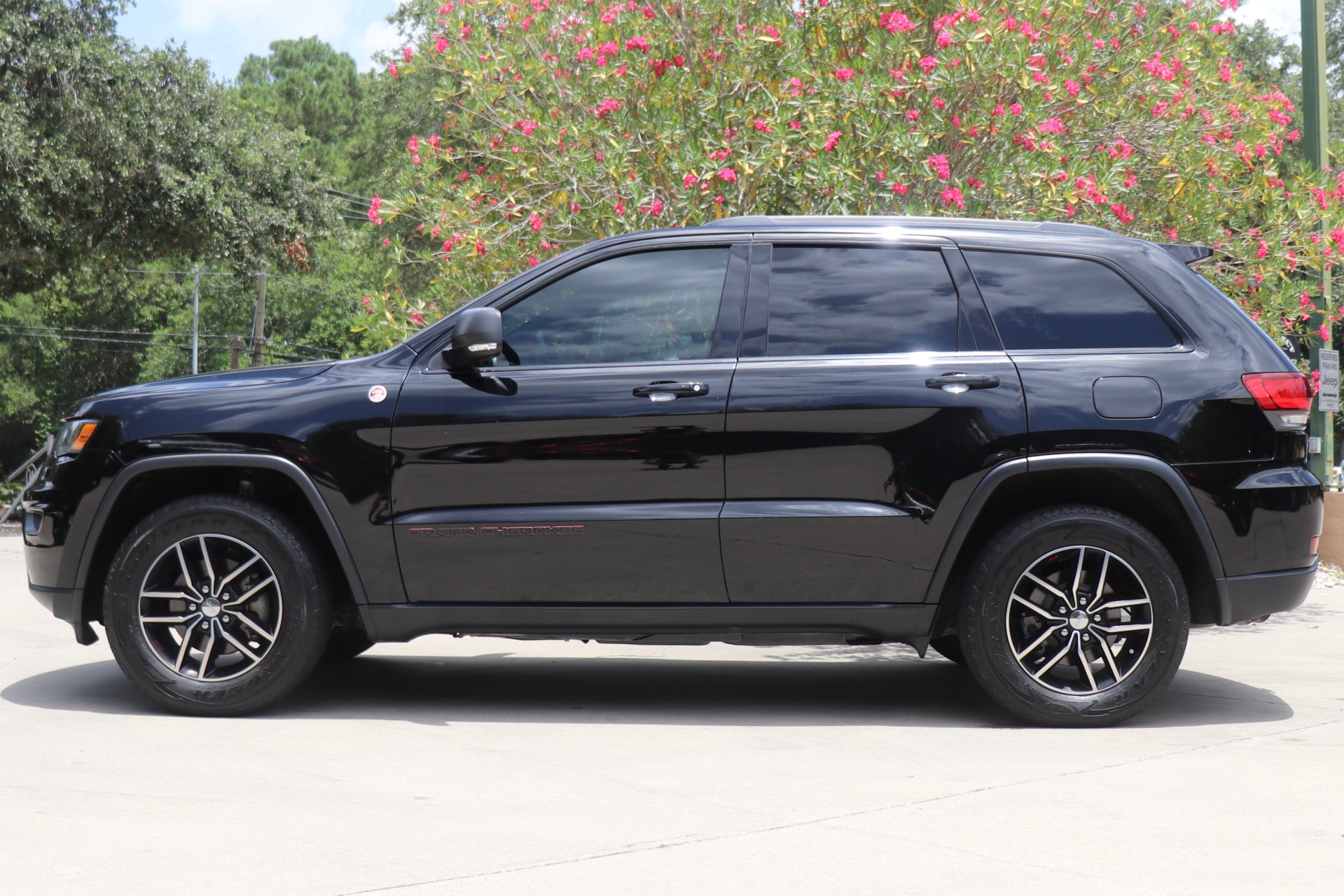 Used-2017-Jeep-Grand-Cherokee-Trailhawk