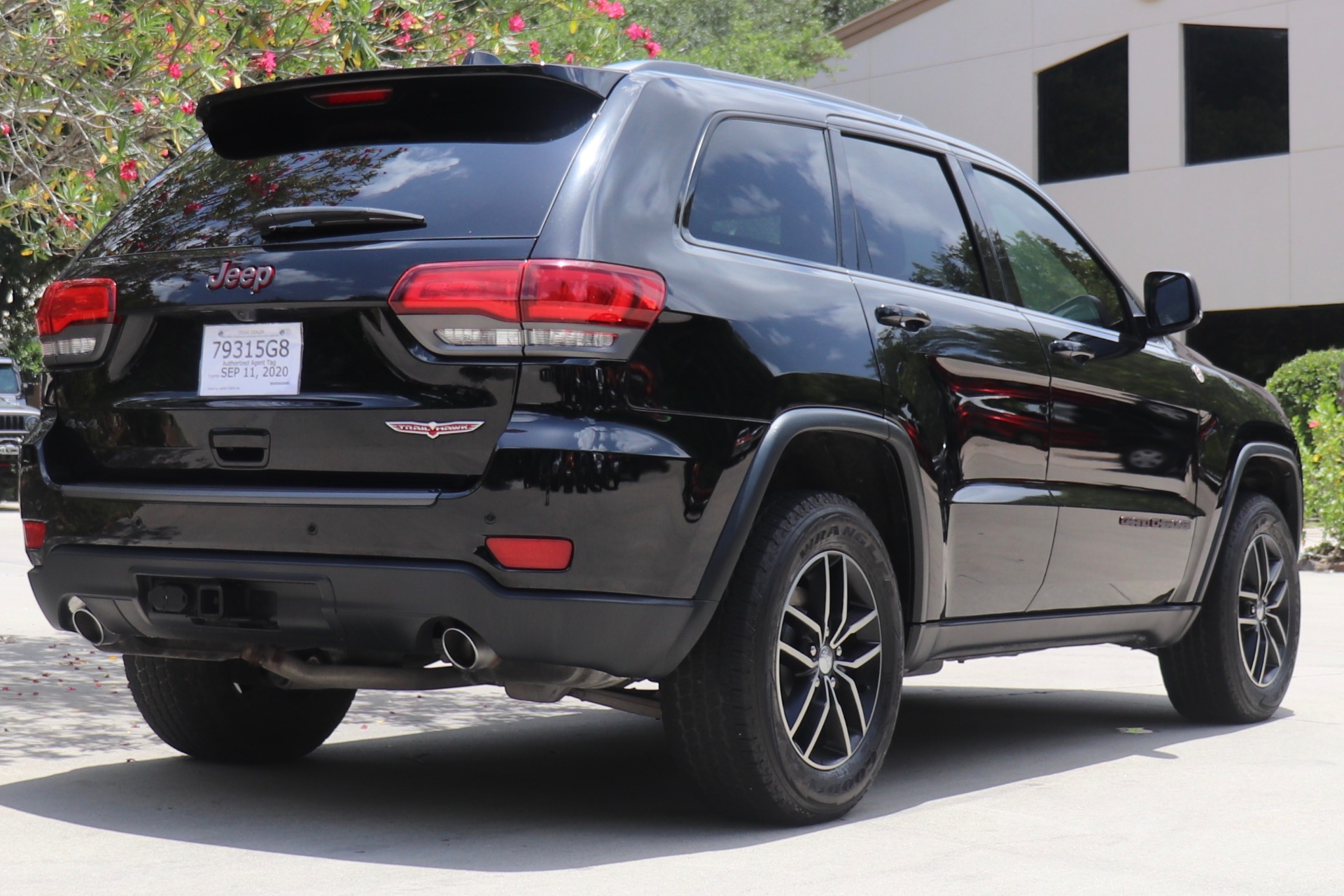 Used-2017-Jeep-Grand-Cherokee-Trailhawk