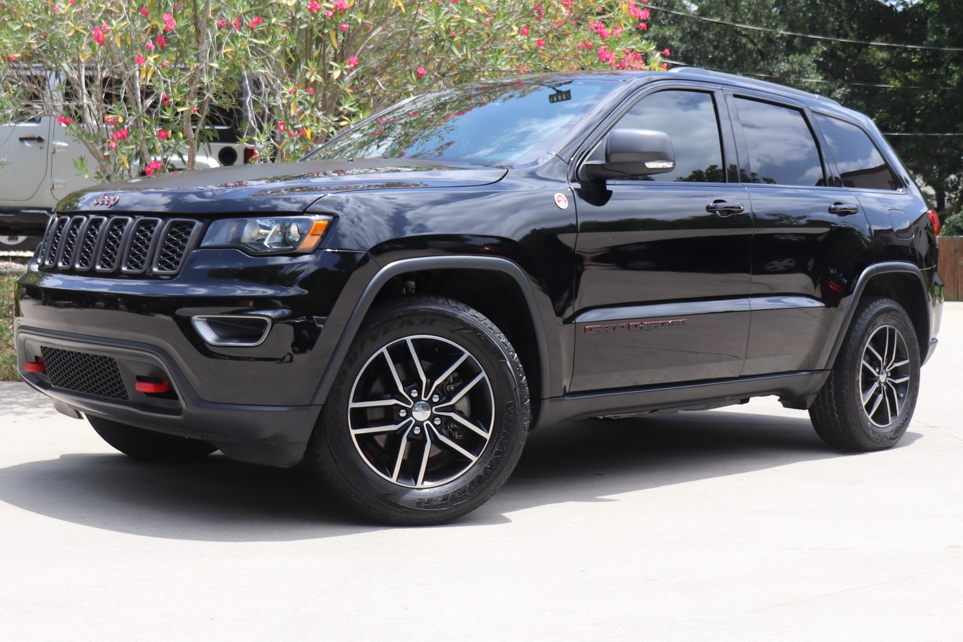 Used-2017-Jeep-Grand-Cherokee-Trailhawk