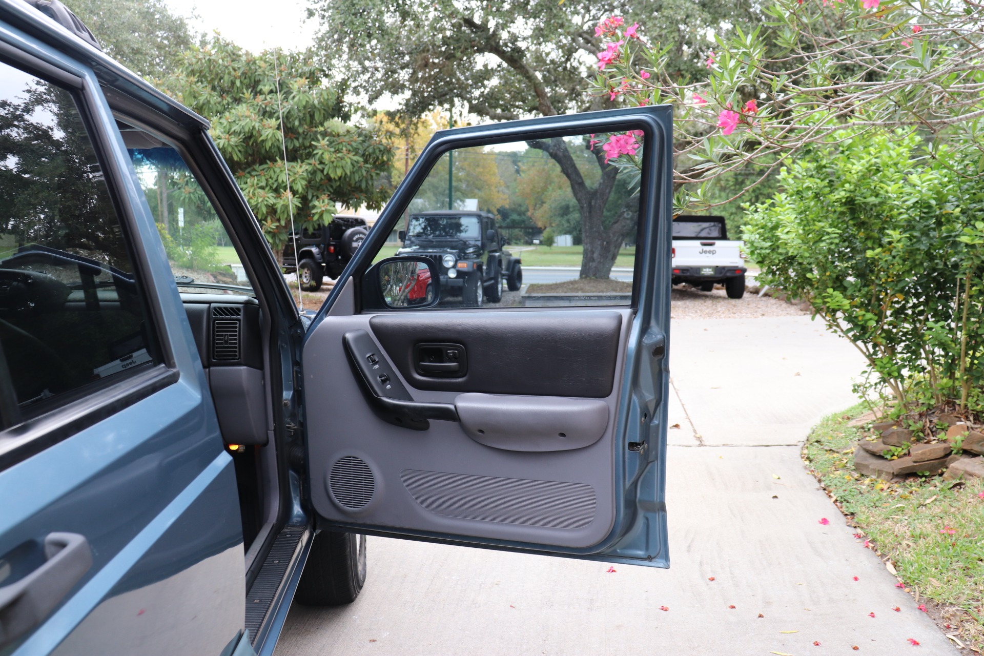 Used-1997-Jeep-Cherokee-Sport