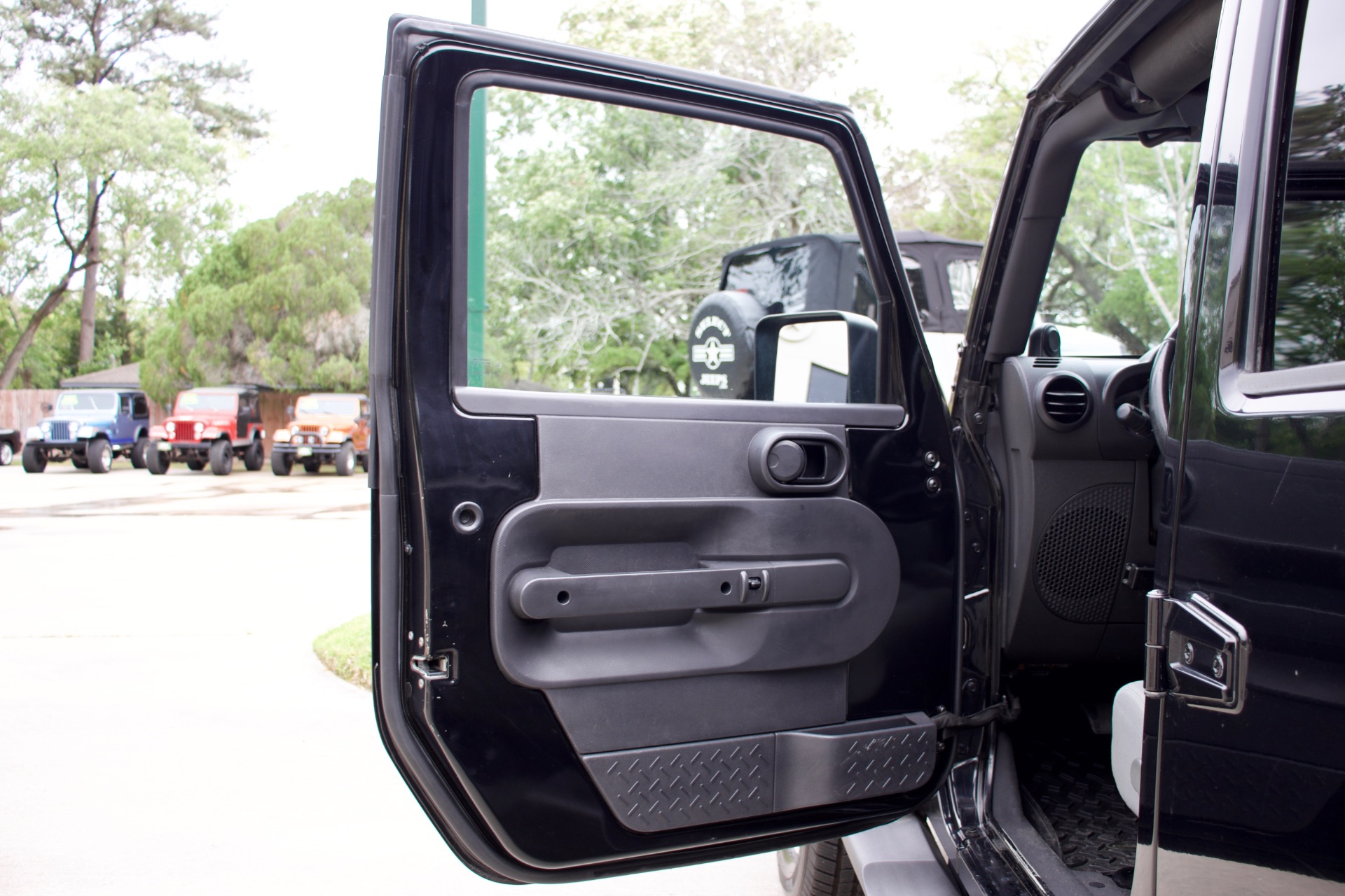 Used-2007-Jeep-Wrangler-Unlimited-RWD-Sahara