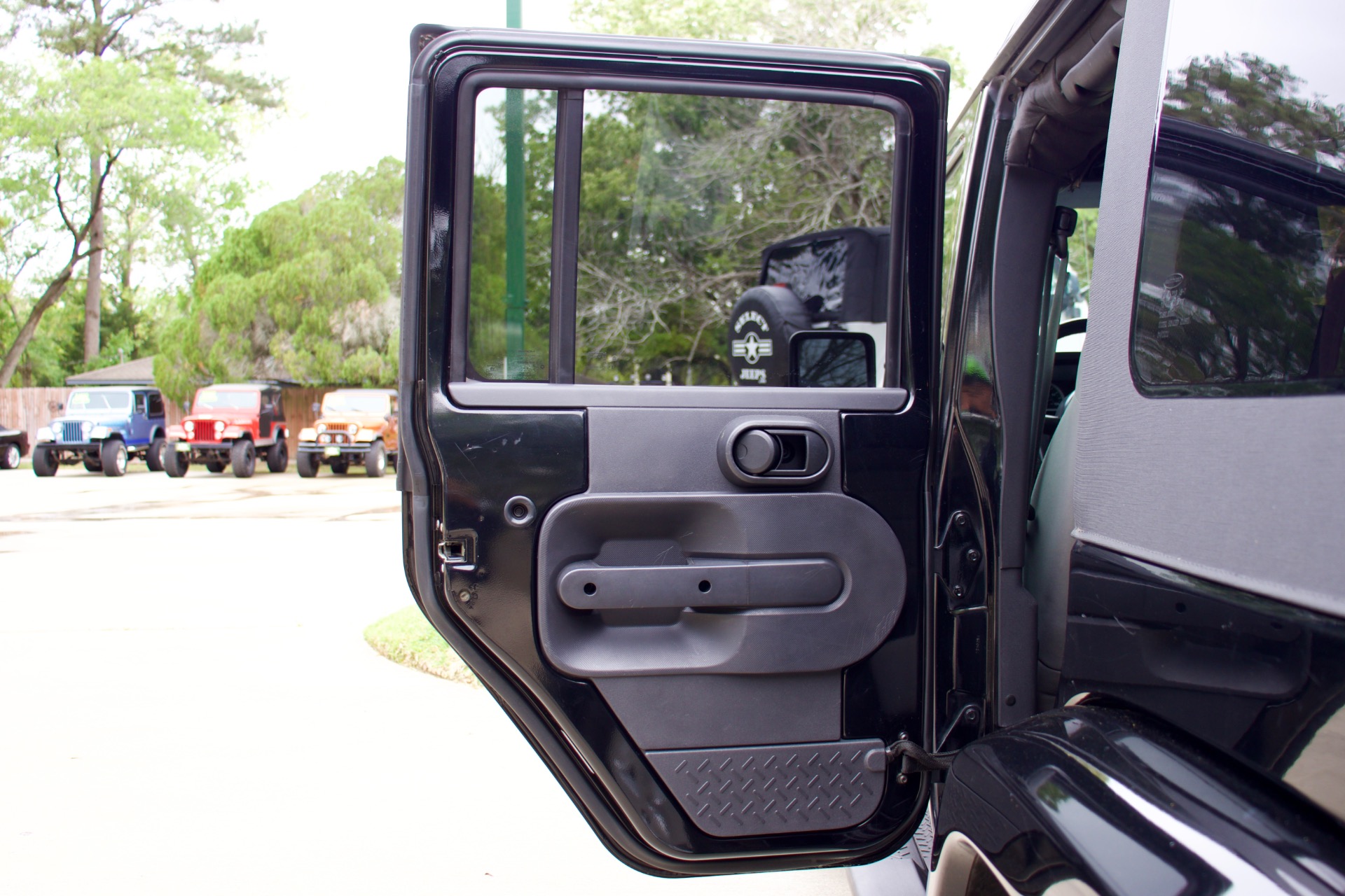 Used-2007-Jeep-Wrangler-Unlimited-RWD-Sahara