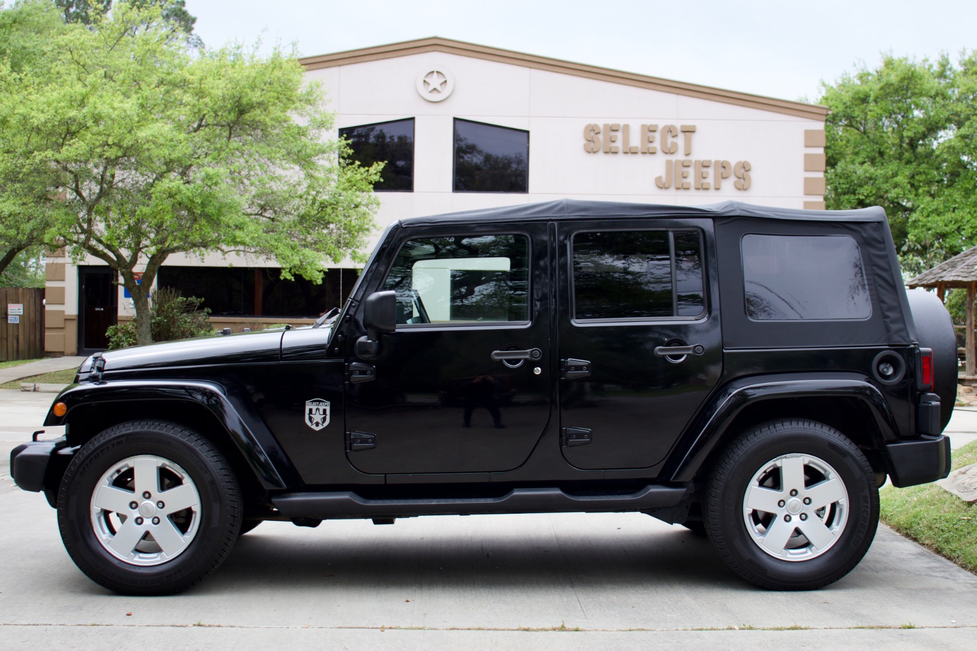 Used-2007-Jeep-Wrangler-Unlimited-RWD-Sahara