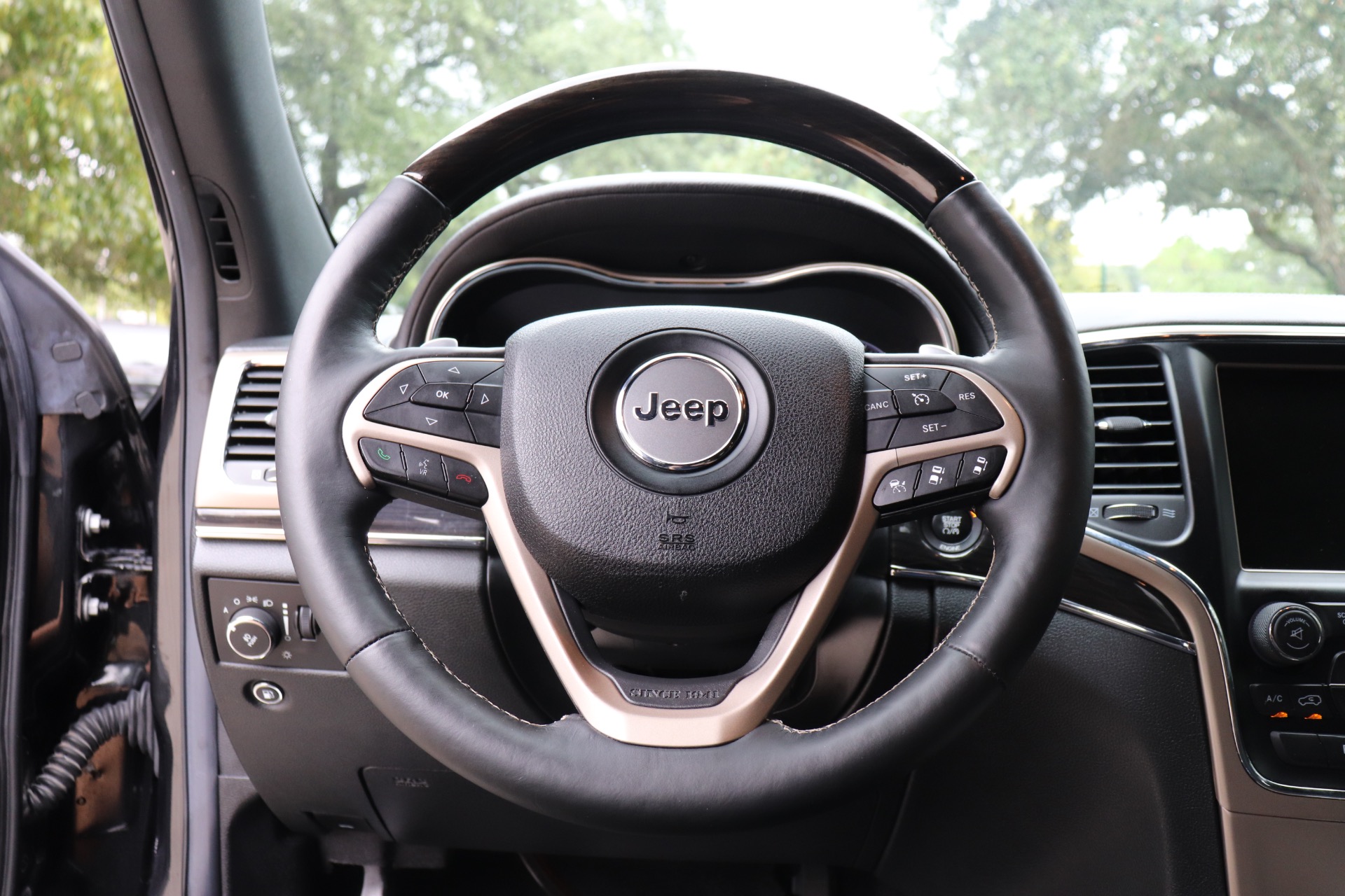 Used-2014-Jeep-Grand-Cherokee-Overland