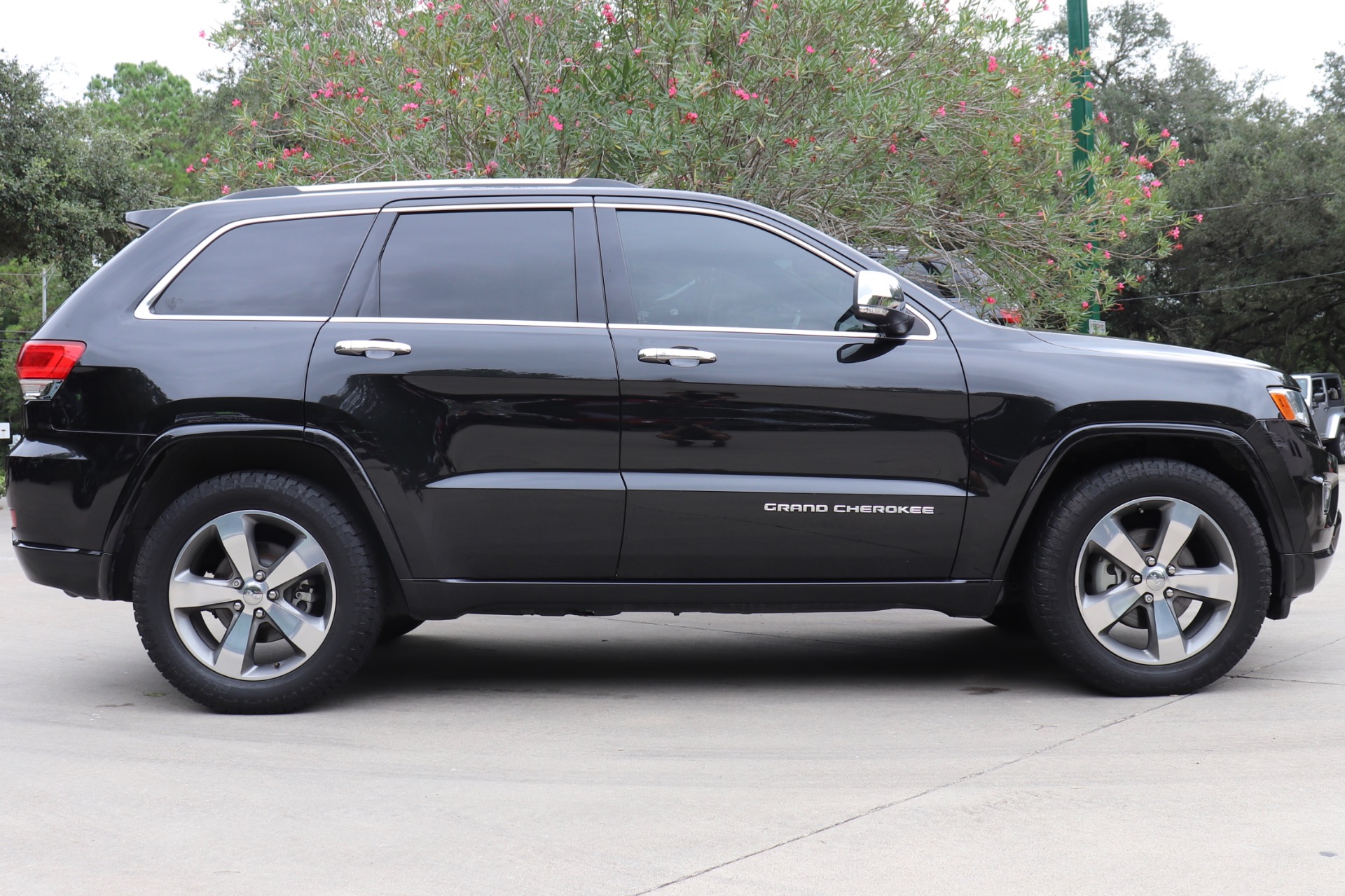 Used-2014-Jeep-Grand-Cherokee-Overland