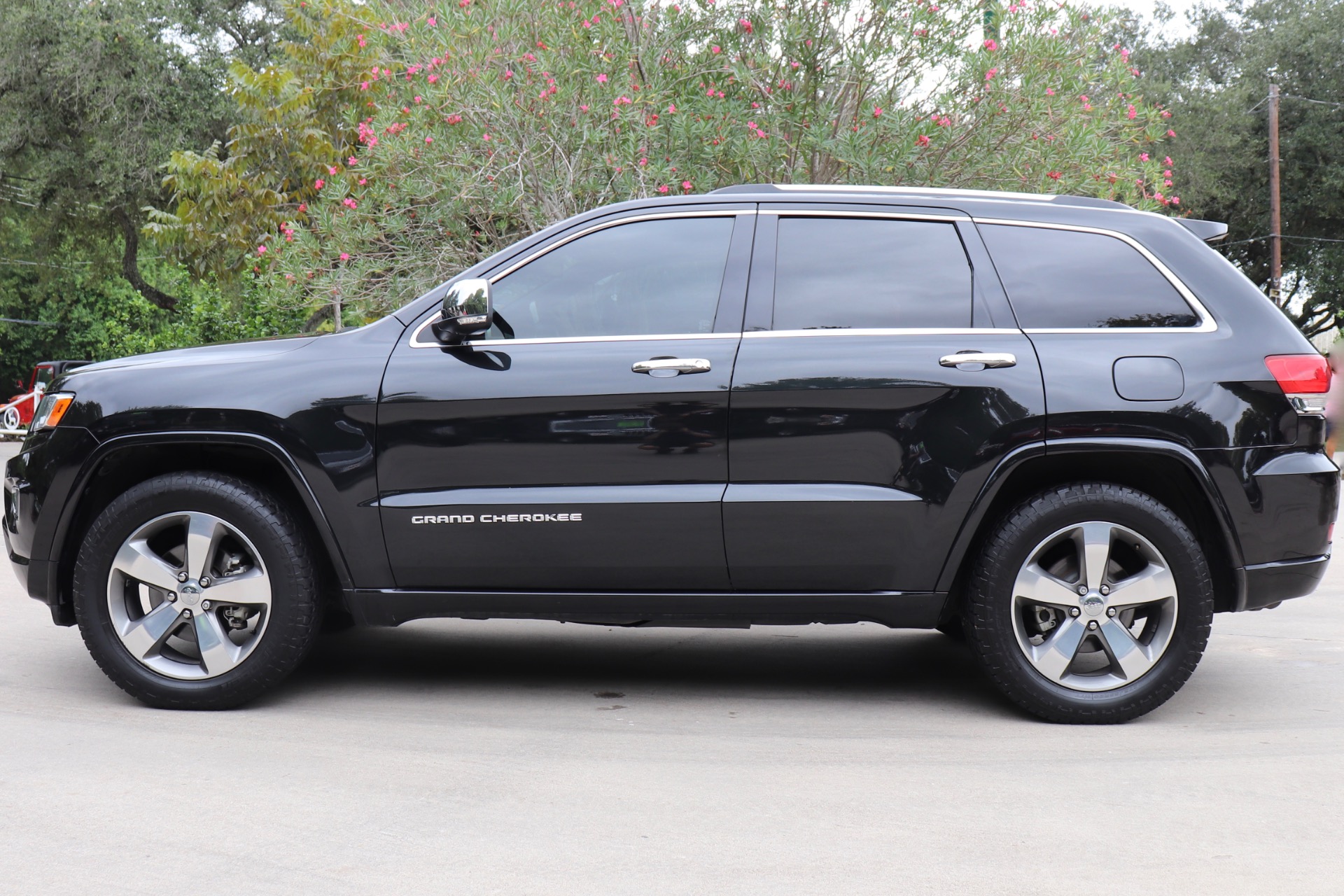 Used-2014-Jeep-Grand-Cherokee-Overland