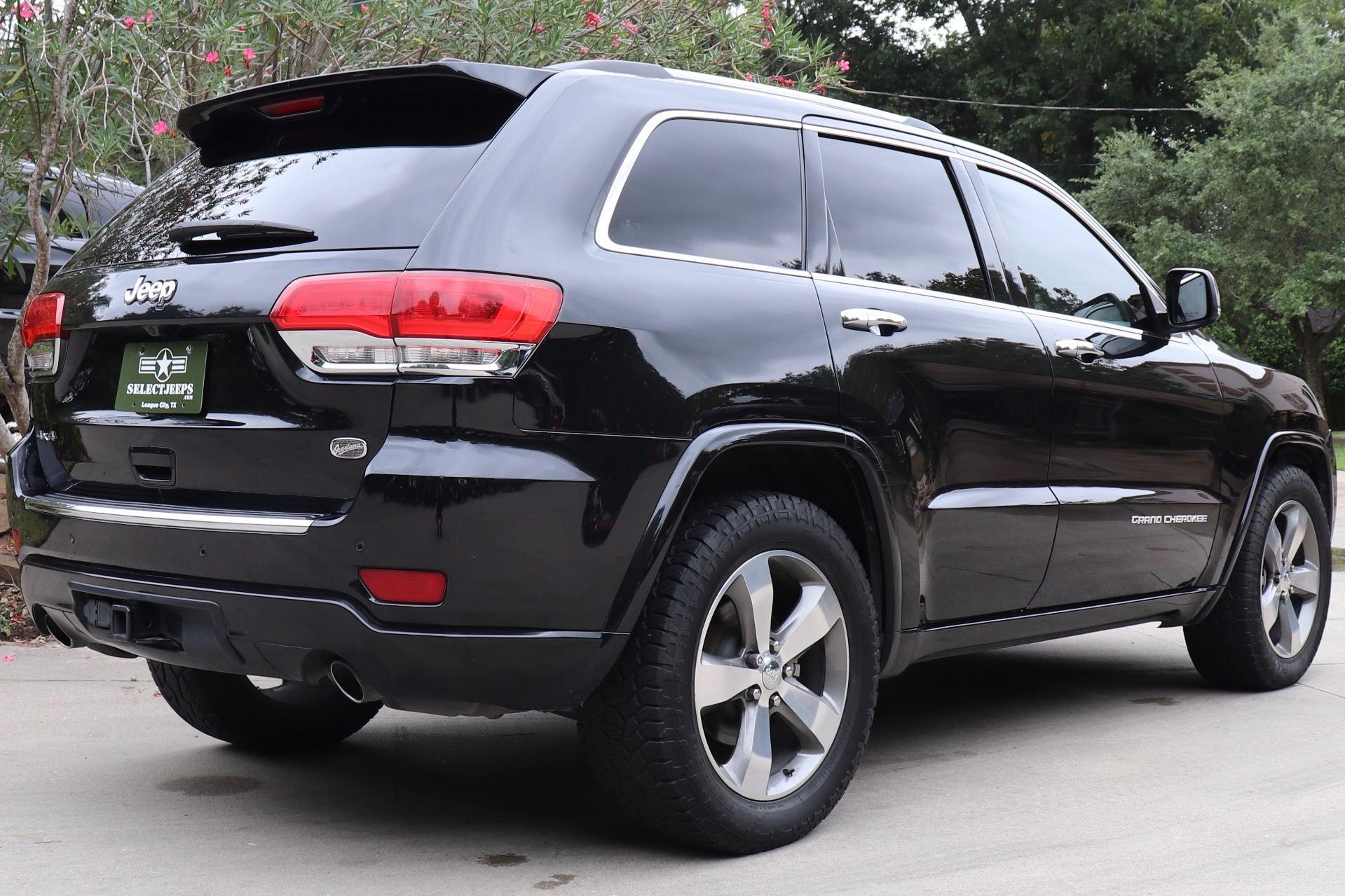 Used-2014-Jeep-Grand-Cherokee-Overland