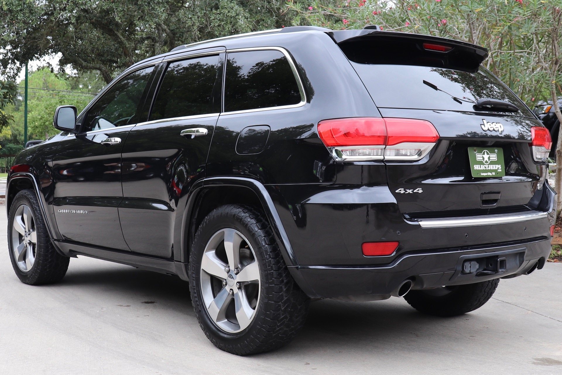 Used-2014-Jeep-Grand-Cherokee-Overland