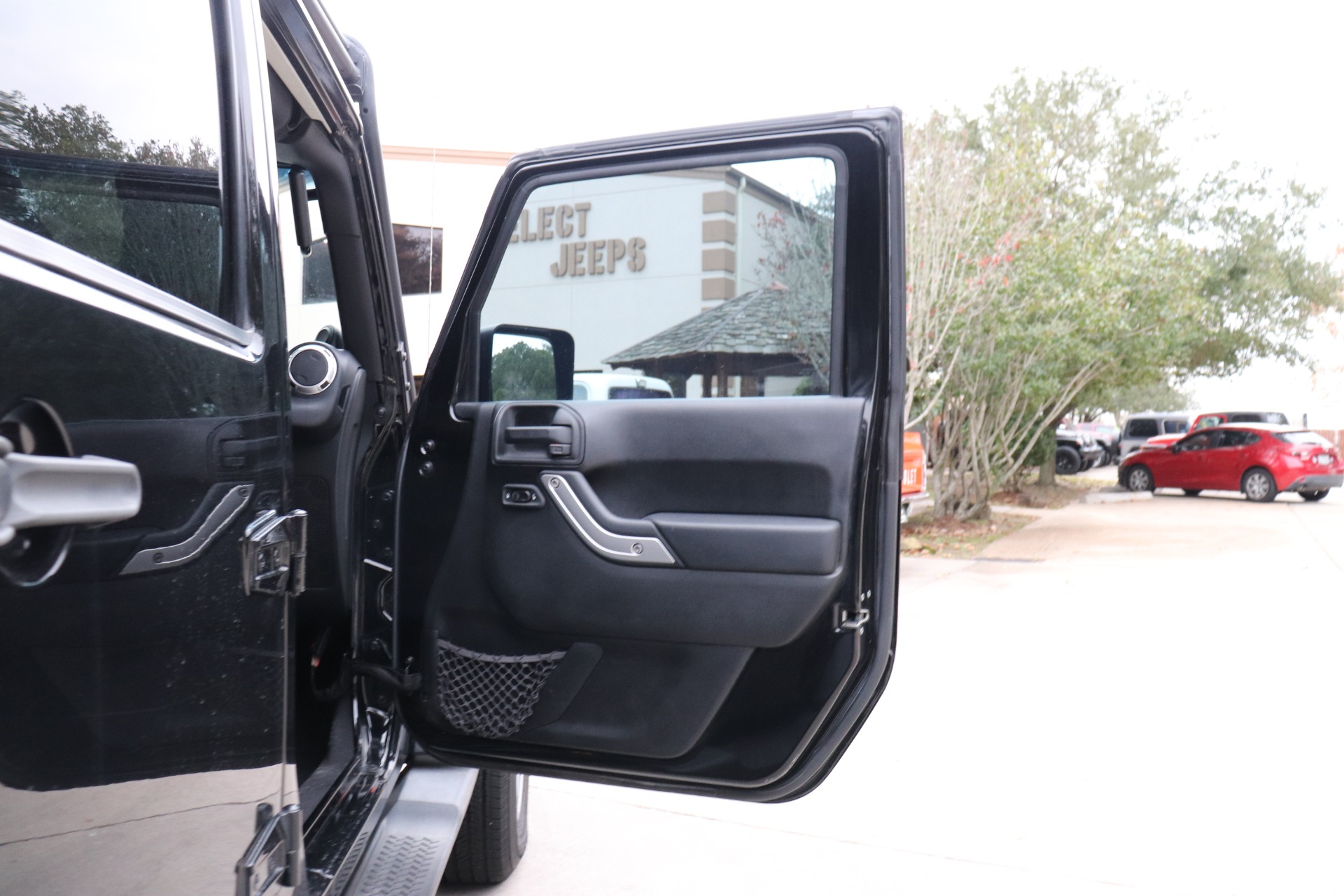 Used-2013-Jeep-Wrangler-Unlimited-Sahara