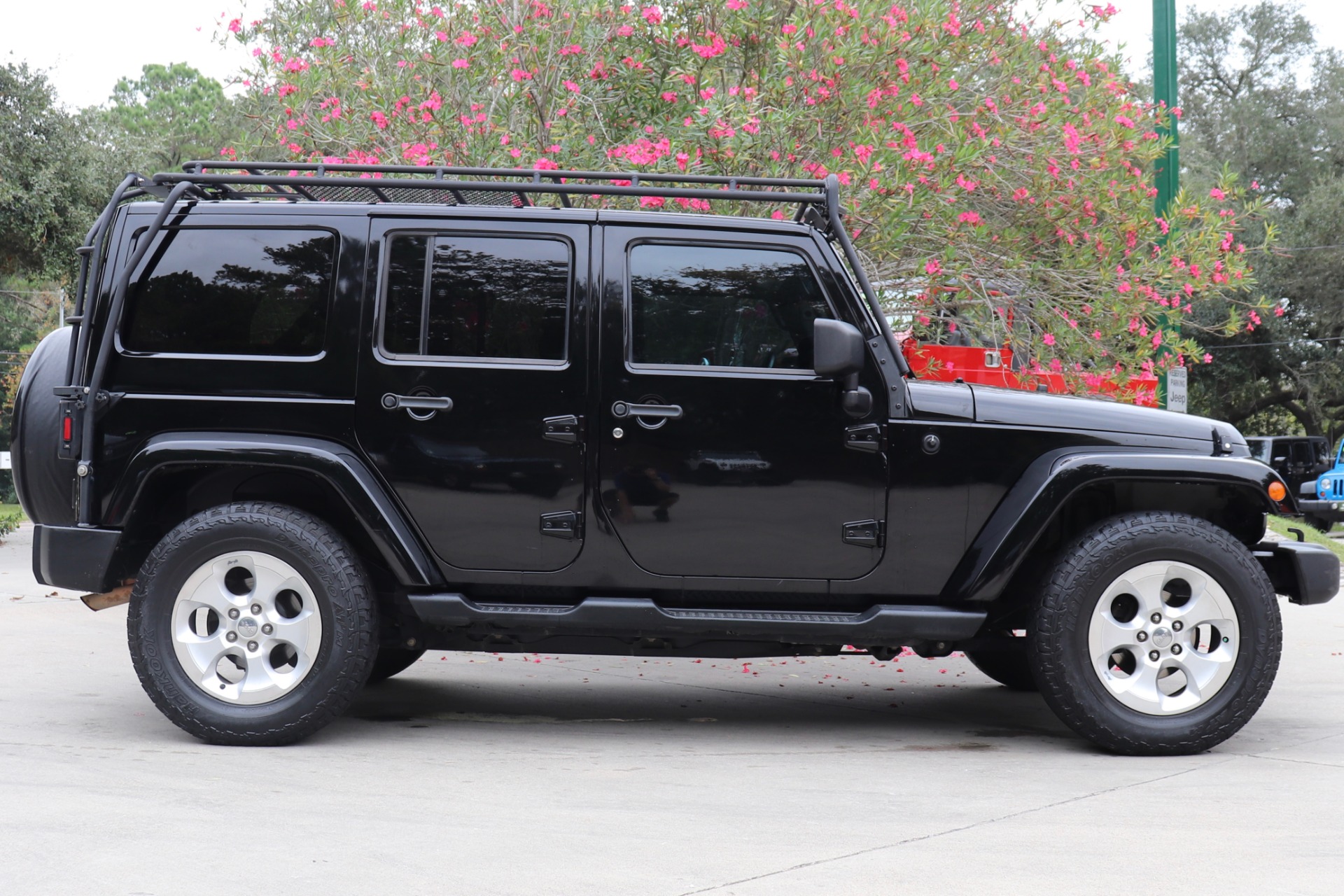 Used-2013-Jeep-Wrangler-Unlimited-Sahara