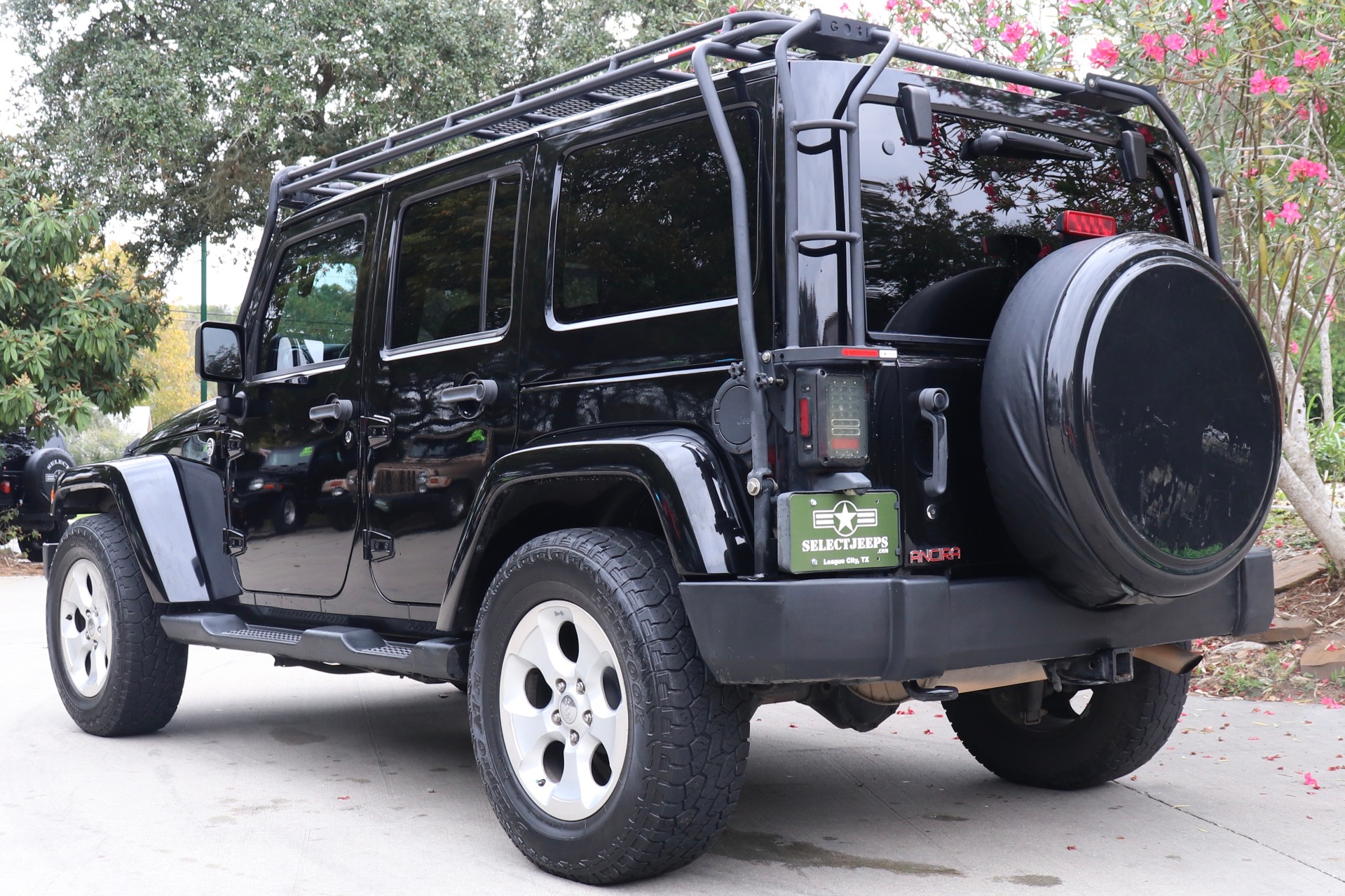 Used-2013-Jeep-Wrangler-Unlimited-Sahara