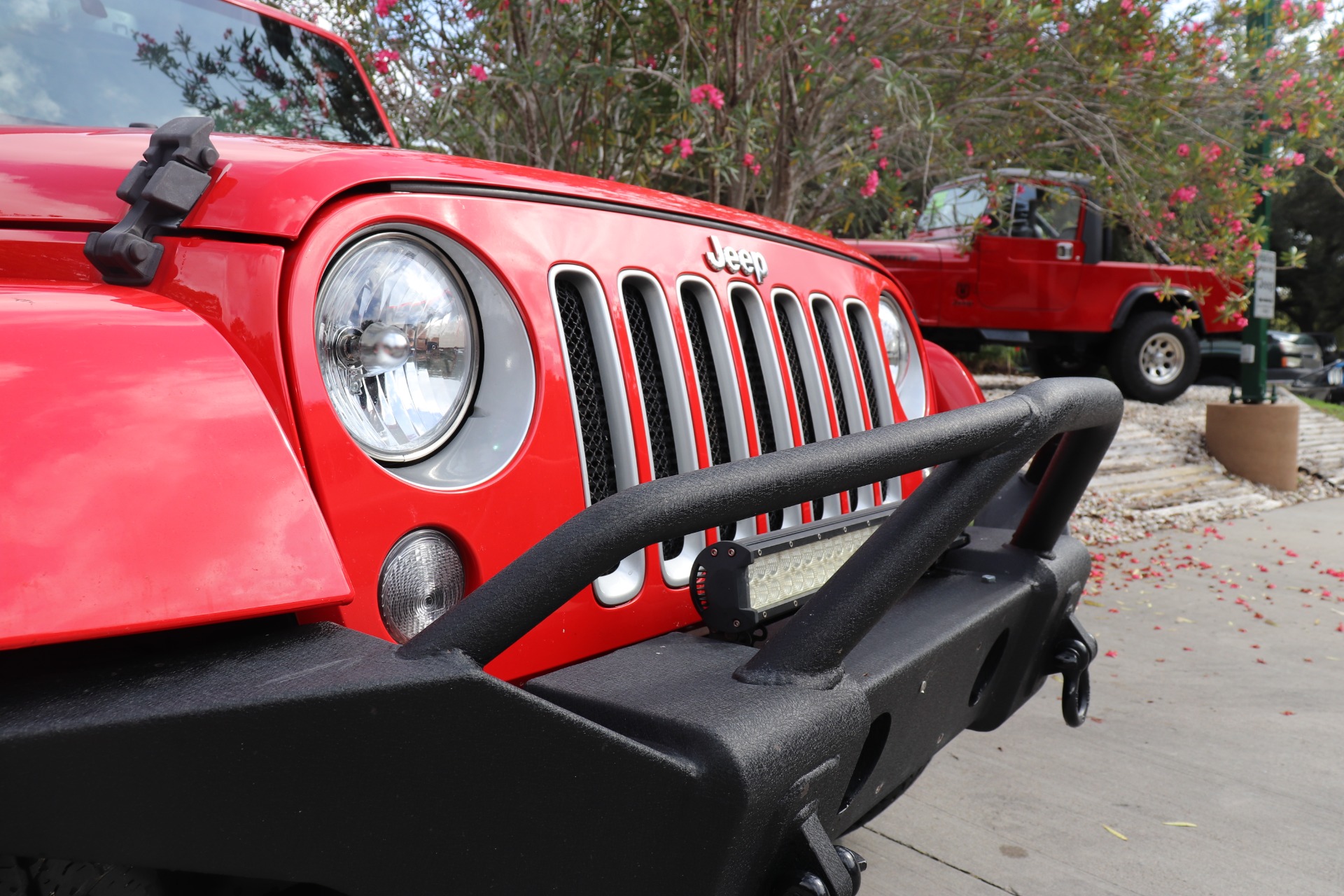 Used-2016-Jeep-Wrangler-Unlimited-Sahara