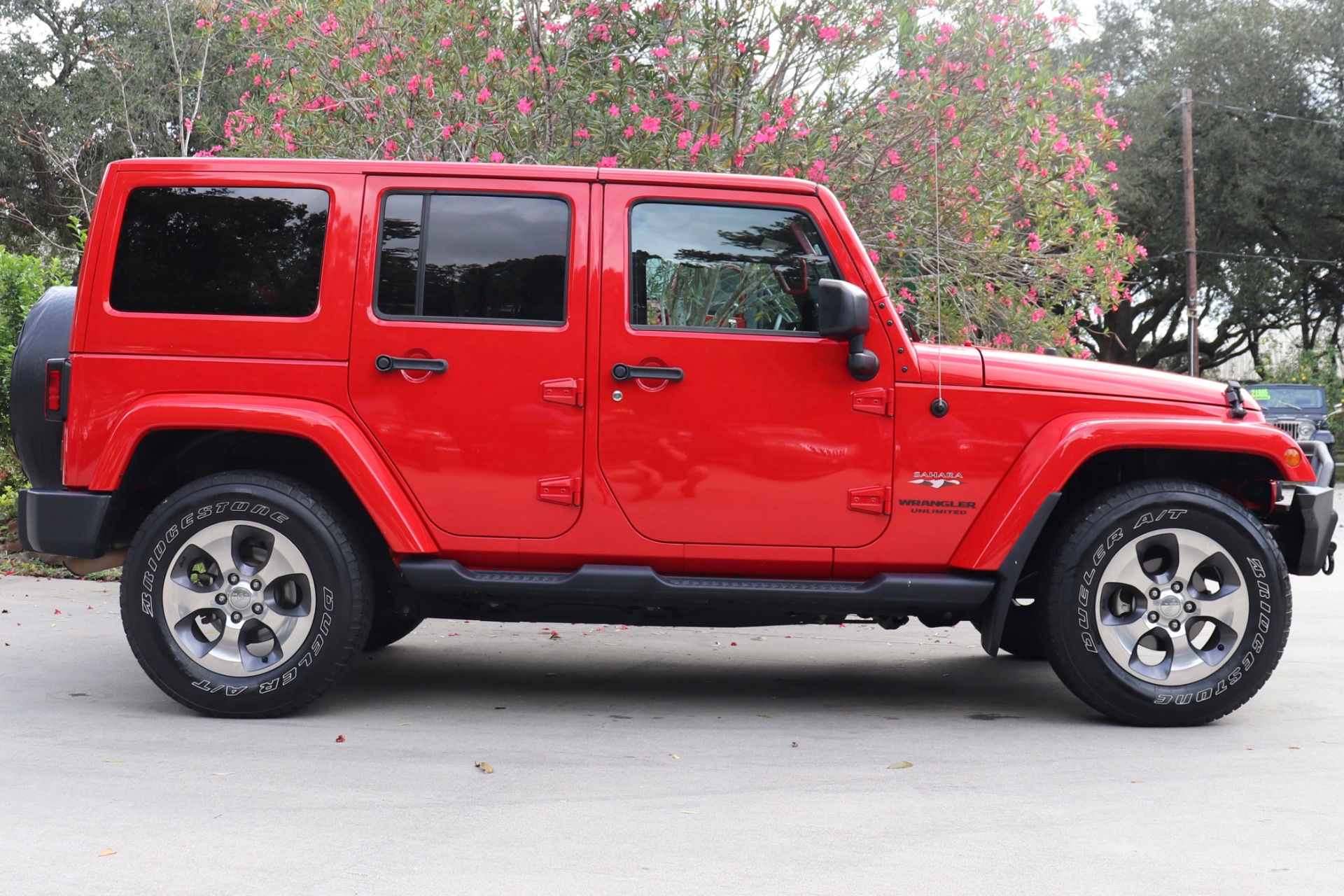 Used-2016-Jeep-Wrangler-Unlimited-Sahara