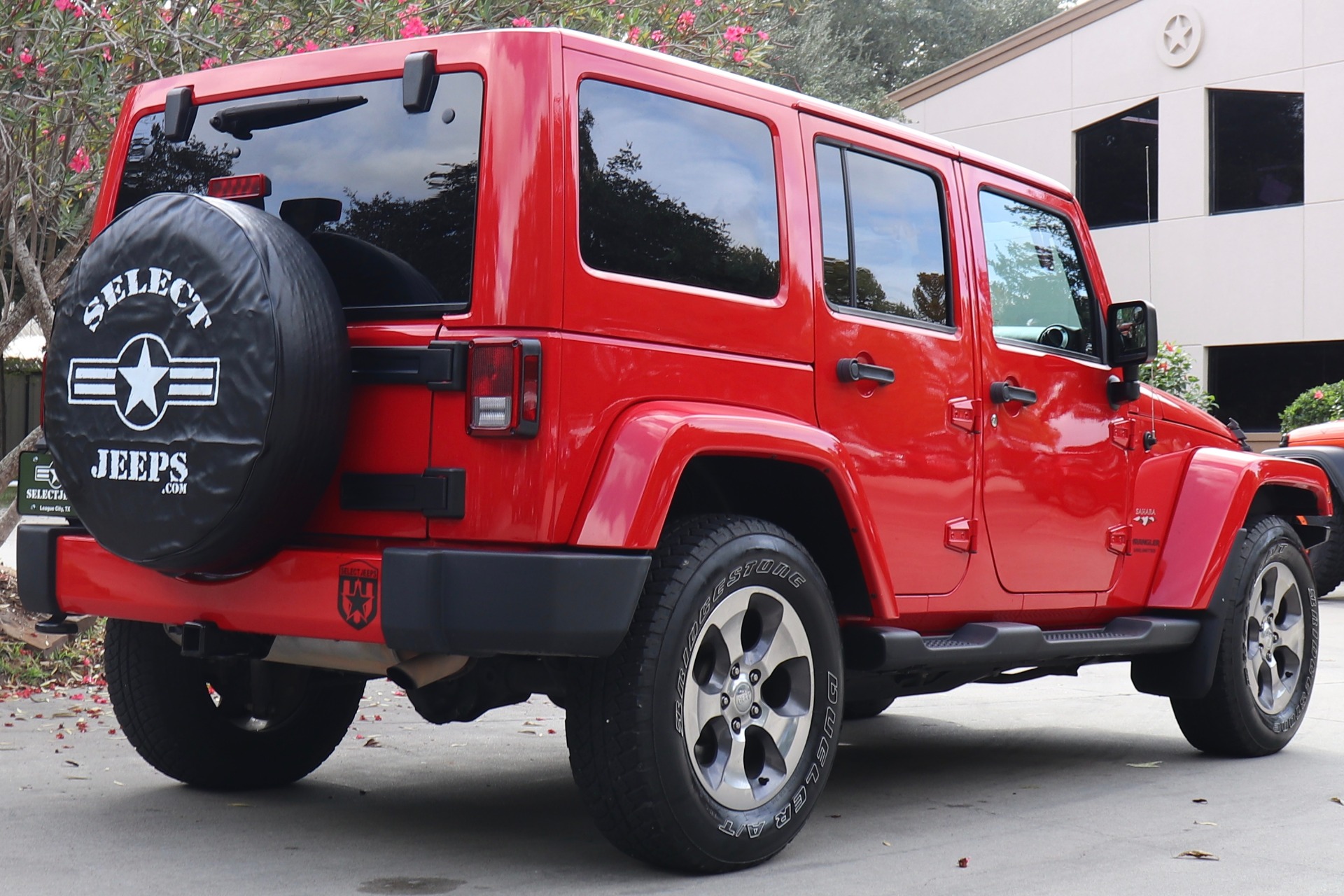 Used-2016-Jeep-Wrangler-Unlimited-Sahara