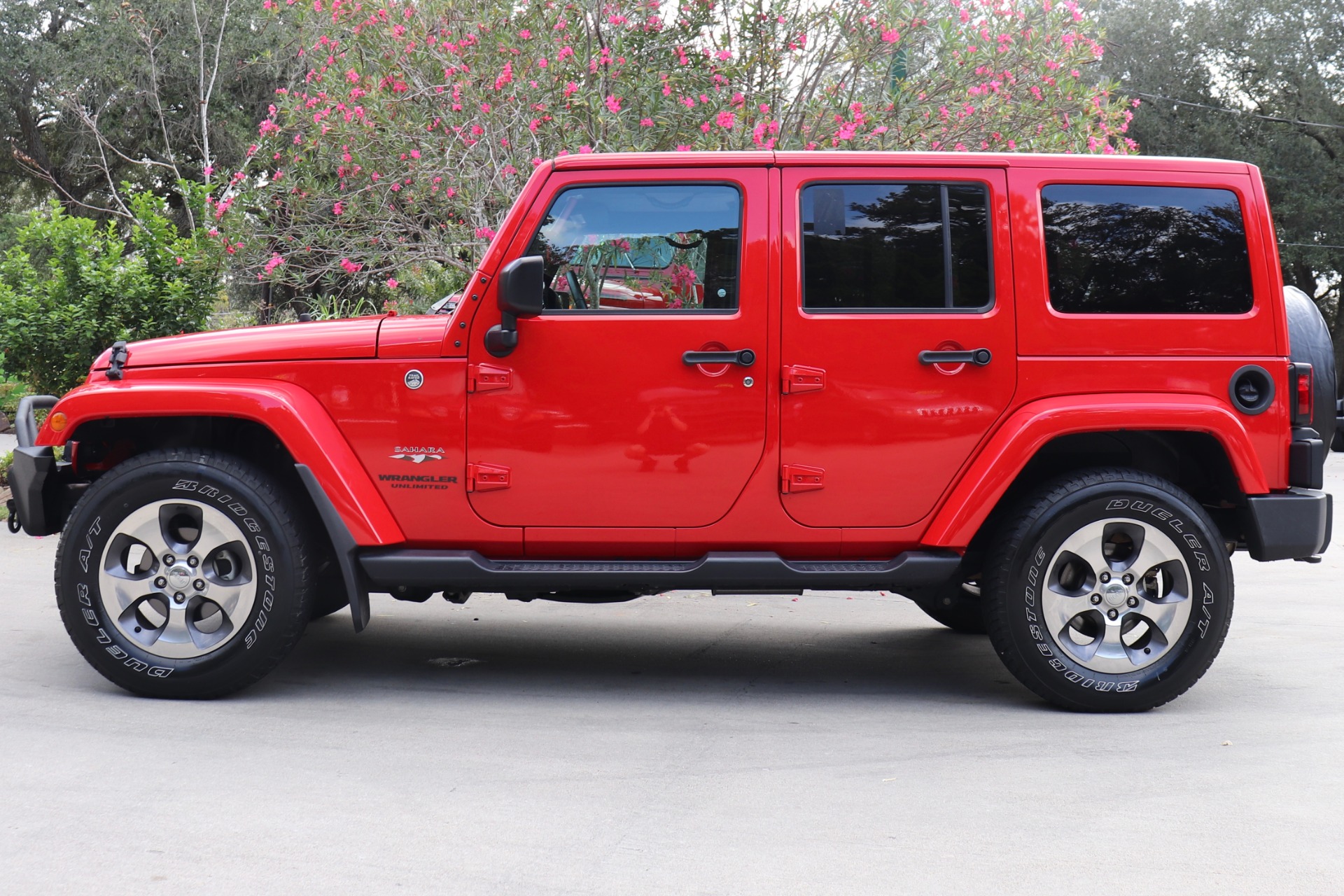 Used-2016-Jeep-Wrangler-Unlimited-Sahara