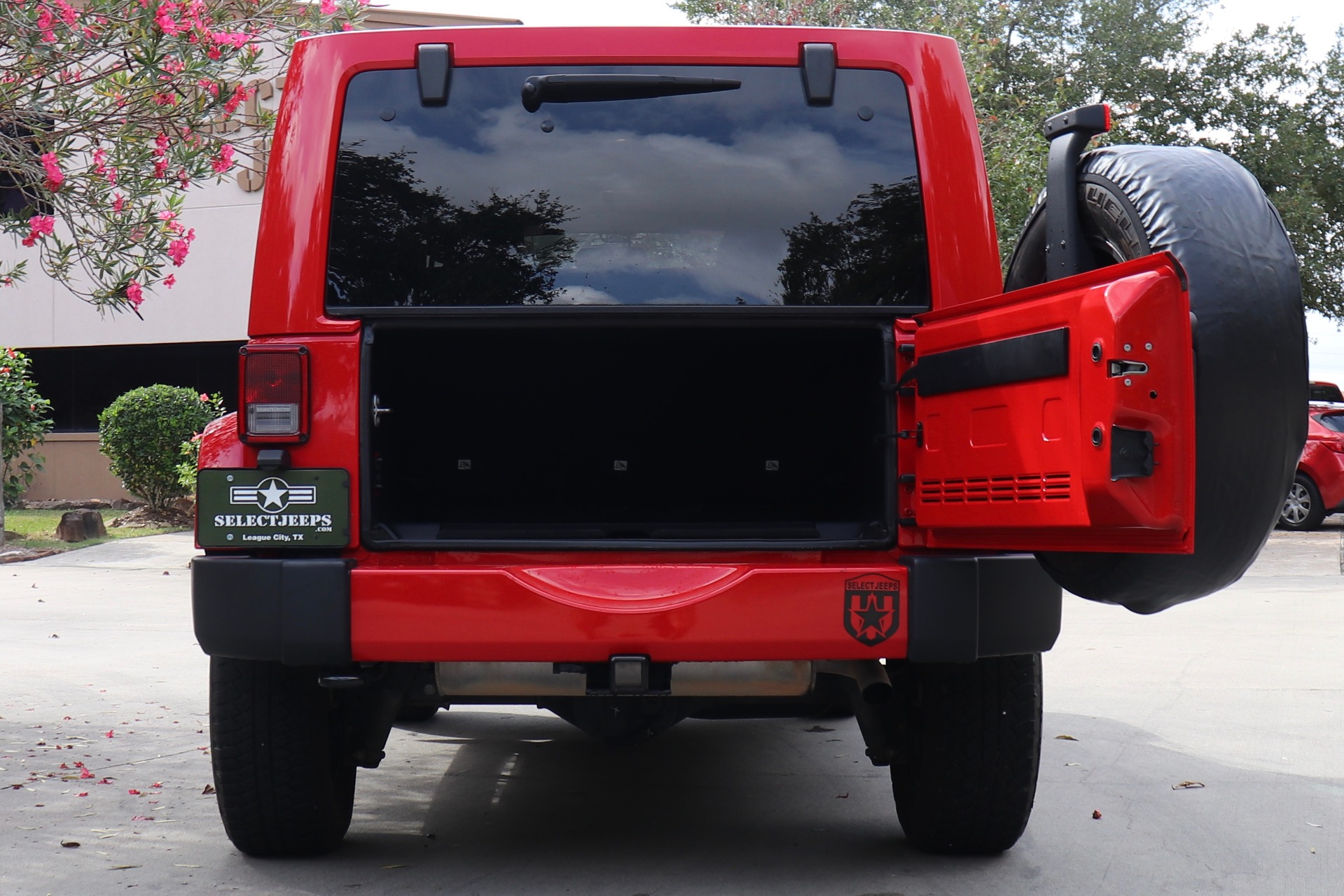 Used-2016-Jeep-Wrangler-Unlimited-Sahara