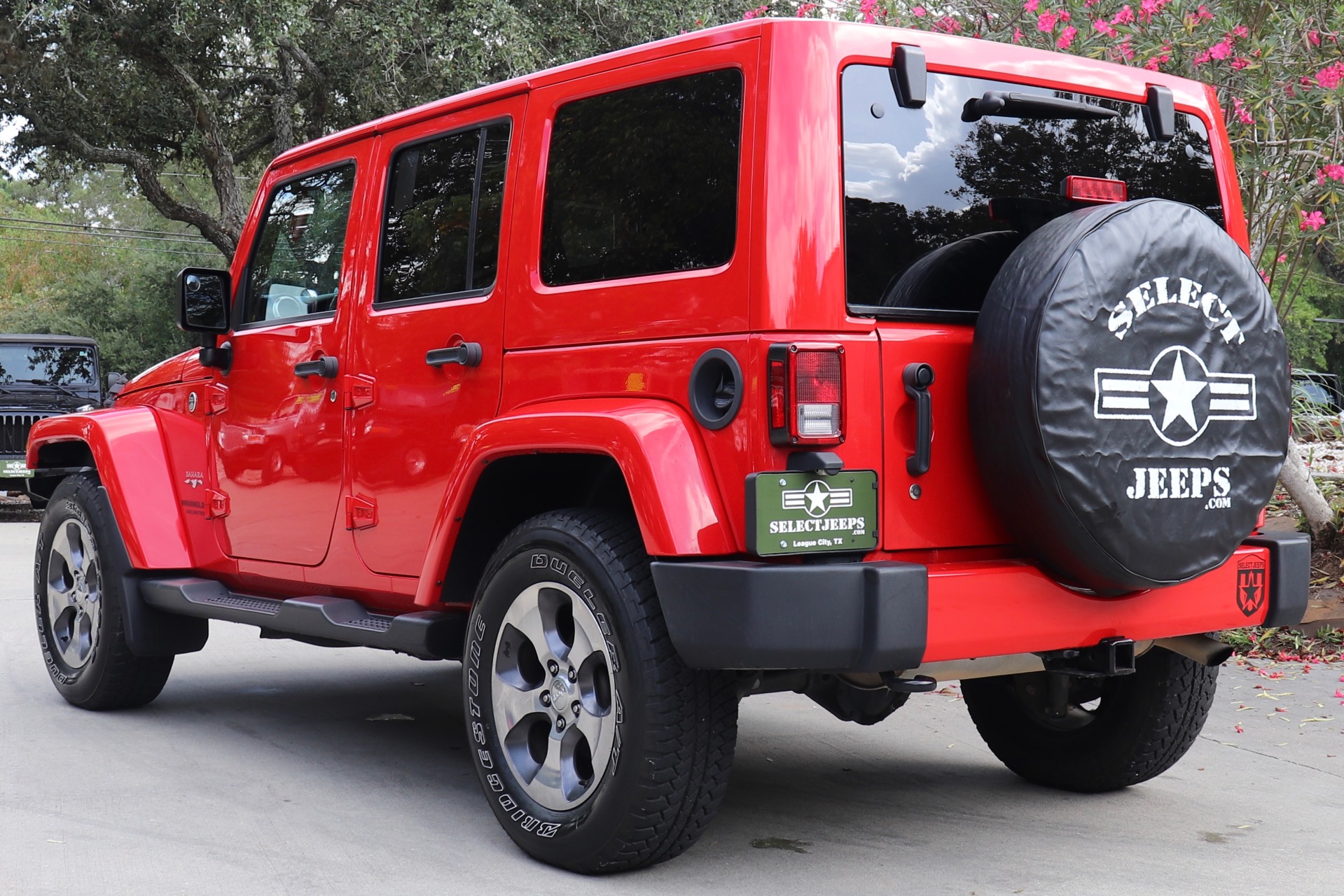 Used-2016-Jeep-Wrangler-Unlimited-Sahara