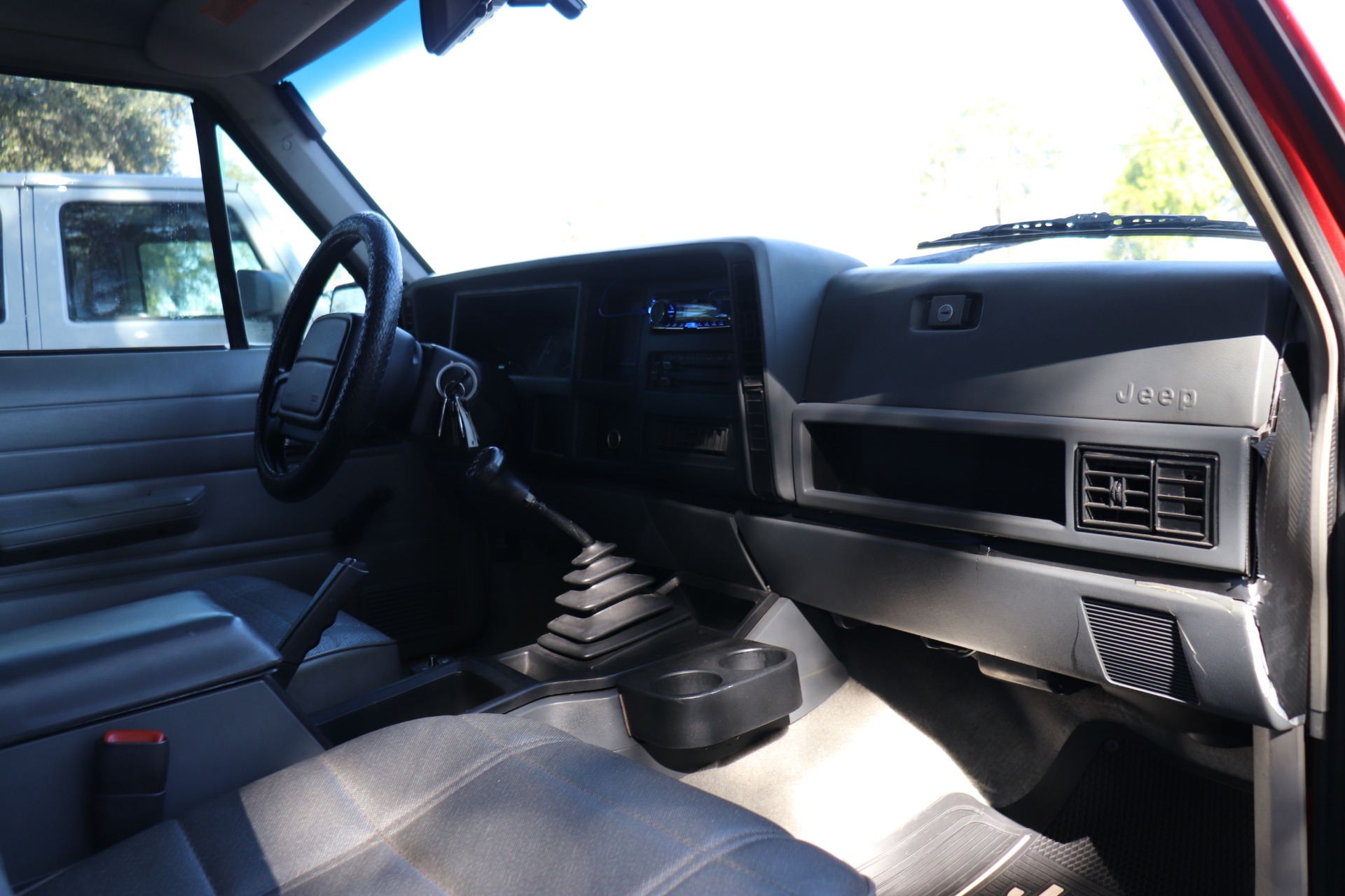 Used-1996-Jeep-Cherokee-SE