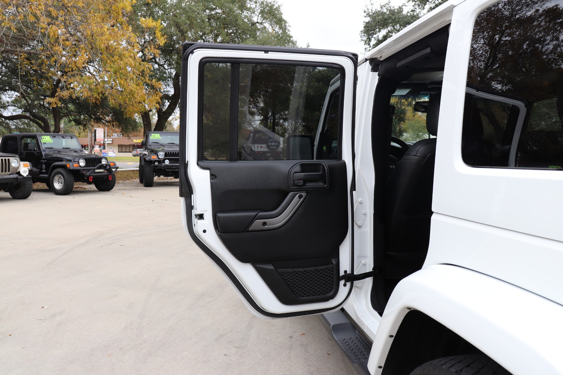 Used-2018-Jeep-Wrangler-JK-Unlimited-Sahara