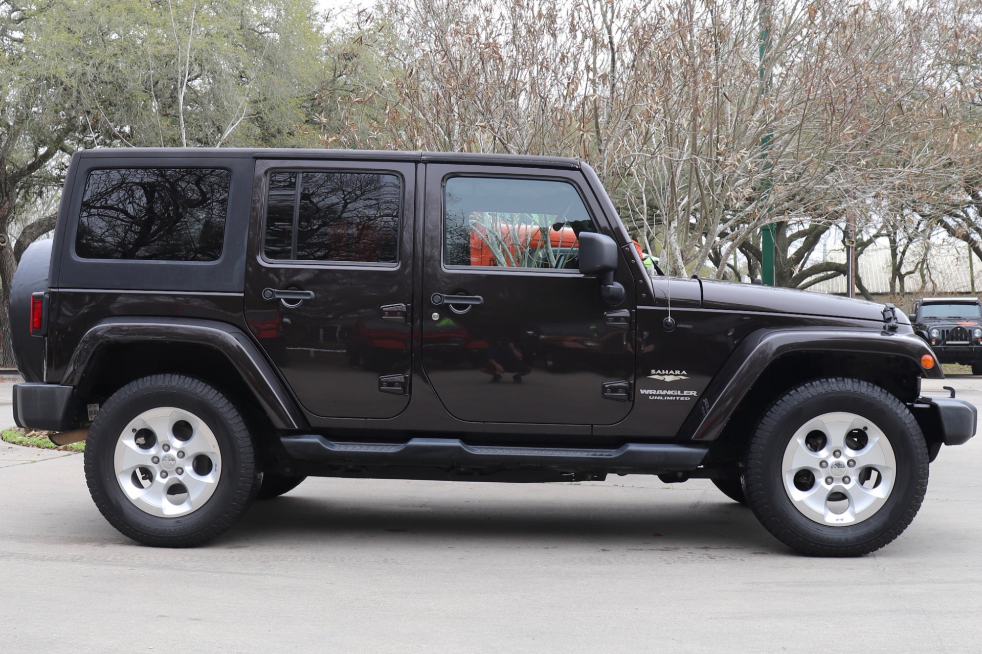 Used-2013-Jeep-Wrangler-Unlimited-Sahara