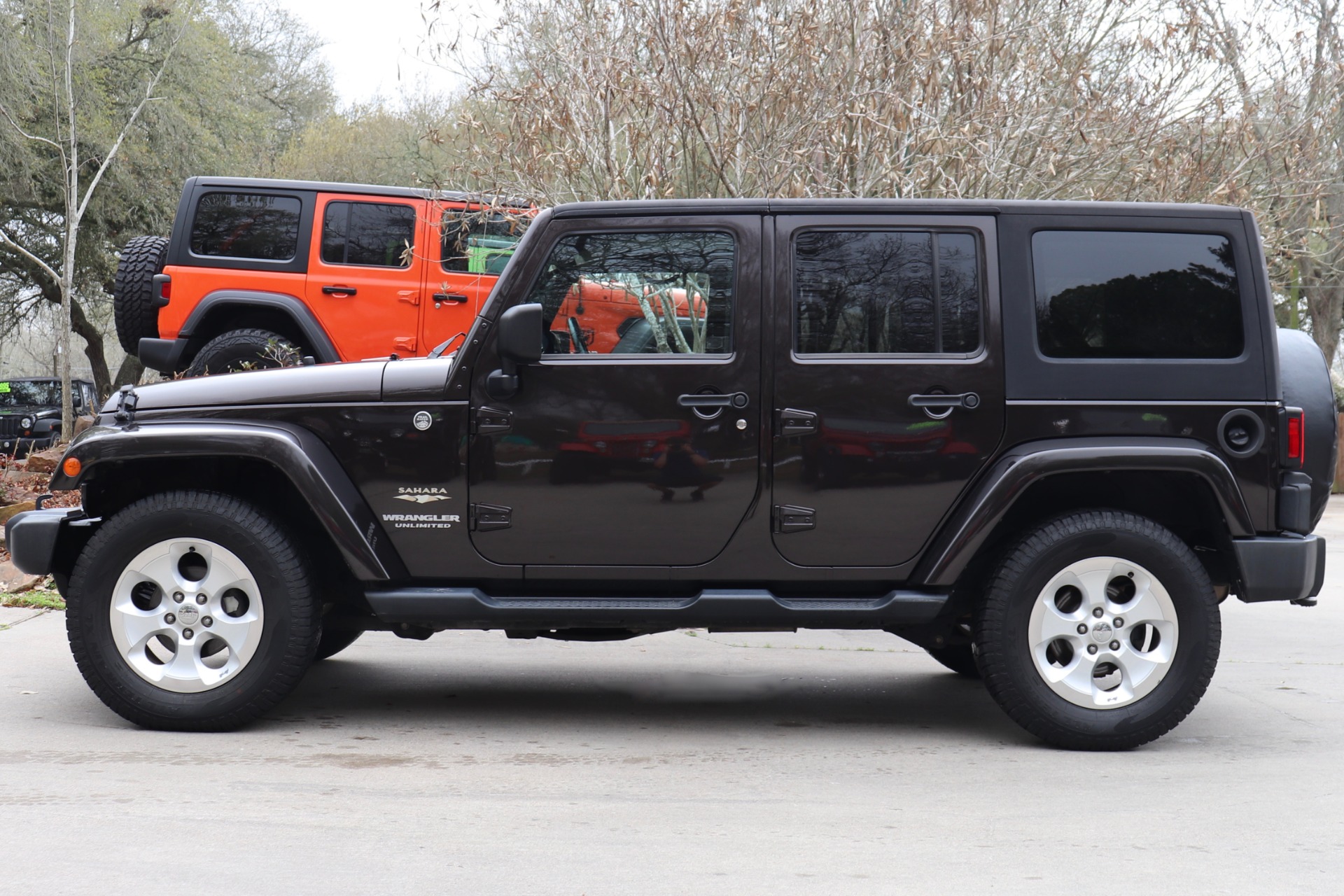 Used-2013-Jeep-Wrangler-Unlimited-Sahara