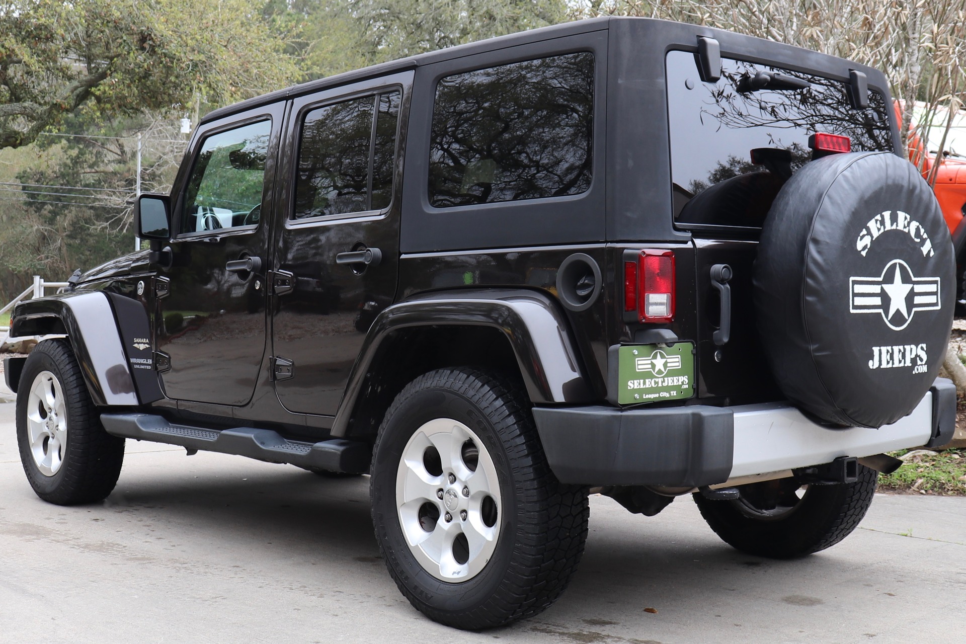 Used-2013-Jeep-Wrangler-Unlimited-Sahara