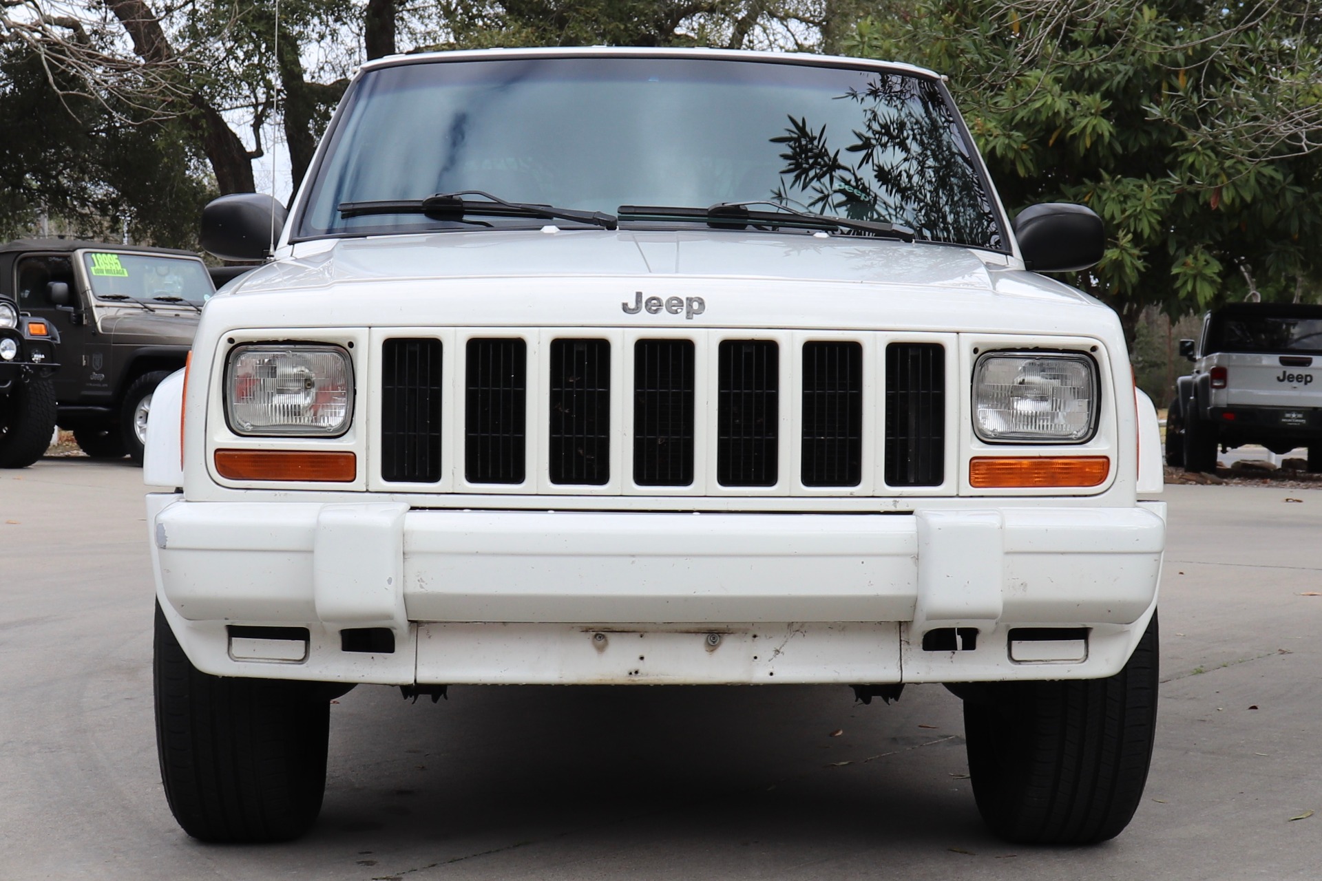 Used-2001-Jeep-Cherokee-Classic