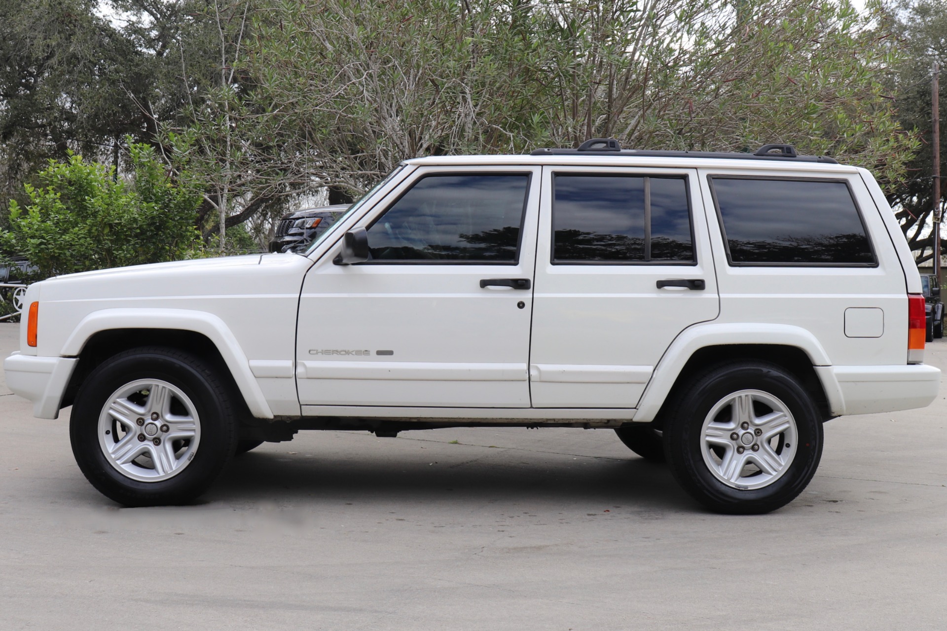 Used-2001-Jeep-Cherokee-Classic